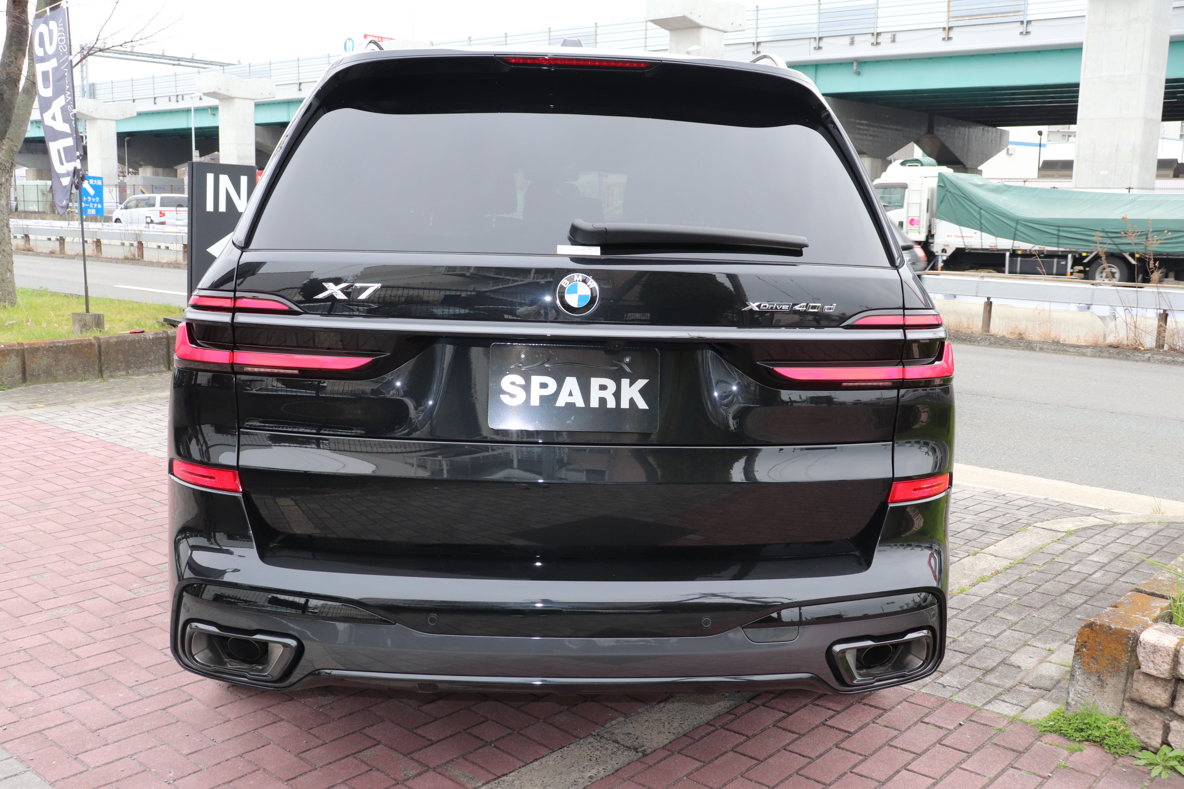 X7 xドライブ40d Mスポーツ 4WD ワンオーナー スカイラウンジサンルーフ Mスポーツパッケージプロ ブラウンレザー ハーマンカードンサウンドシステム 全周囲カメラ ヘッドアップディスプレイ 全席シートヒーター フルセグTV 前席マッサージシート車両画像03