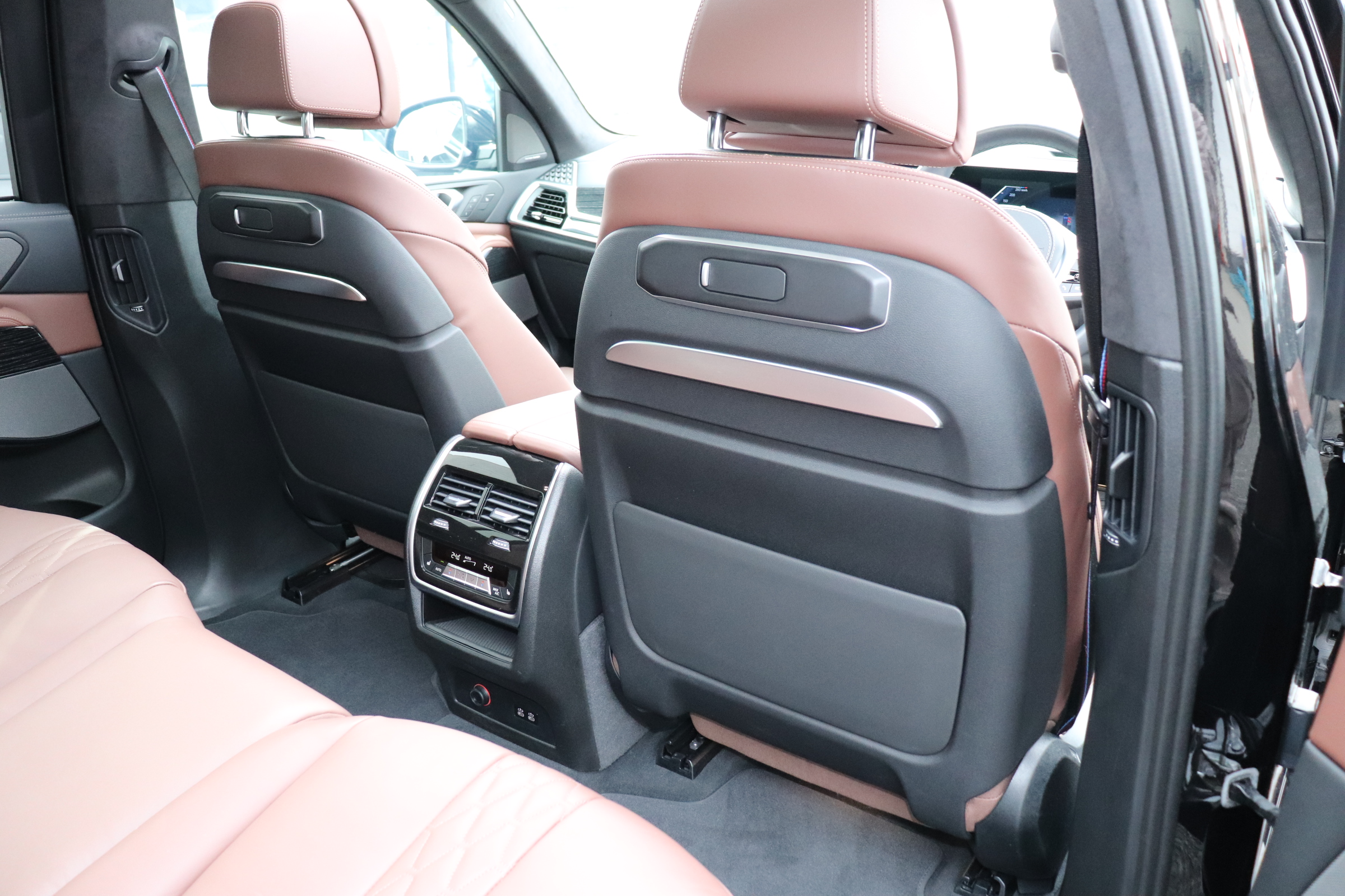 X7 xドライブ40d Mスポーツ 4WD ワンオーナー スカイラウンジサンルーフ Mスポーツパッケージプロ ブラウンレザー ハーマンカードンサウンドシステム 全周囲カメラ ヘッドアップディスプレイ 全席シートヒーター フルセグTV 前席マッサージシート車両画像10