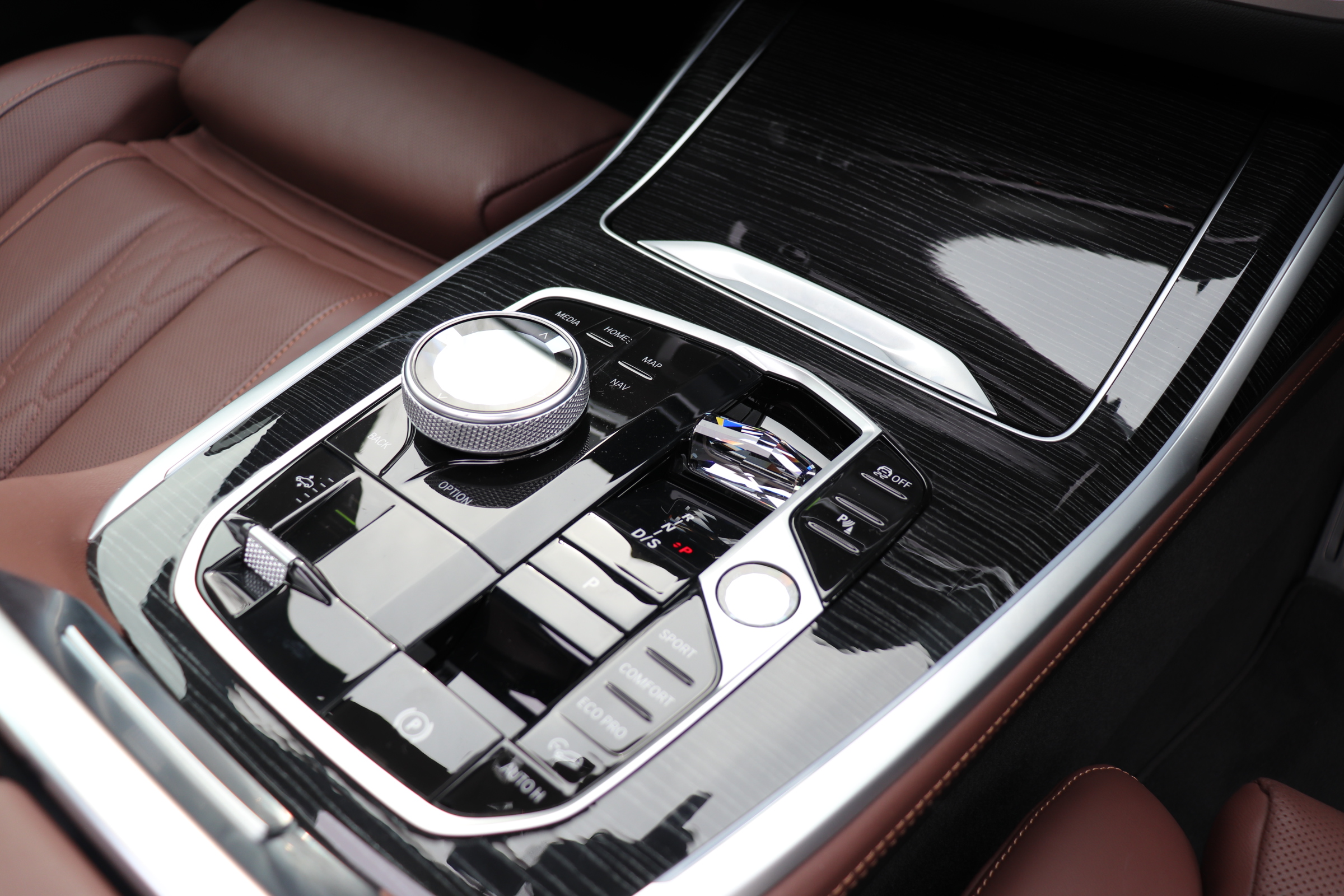 X7 xドライブ40d Mスポーツ 4WD ワンオーナー スカイラウンジサンルーフ Mスポーツパッケージプロ ブラウンレザー ハーマンカードンサウンドシステム 全周囲カメラ ヘッドアップディスプレイ 全席シートヒーター フルセグTV 前席マッサージシート車両画像14