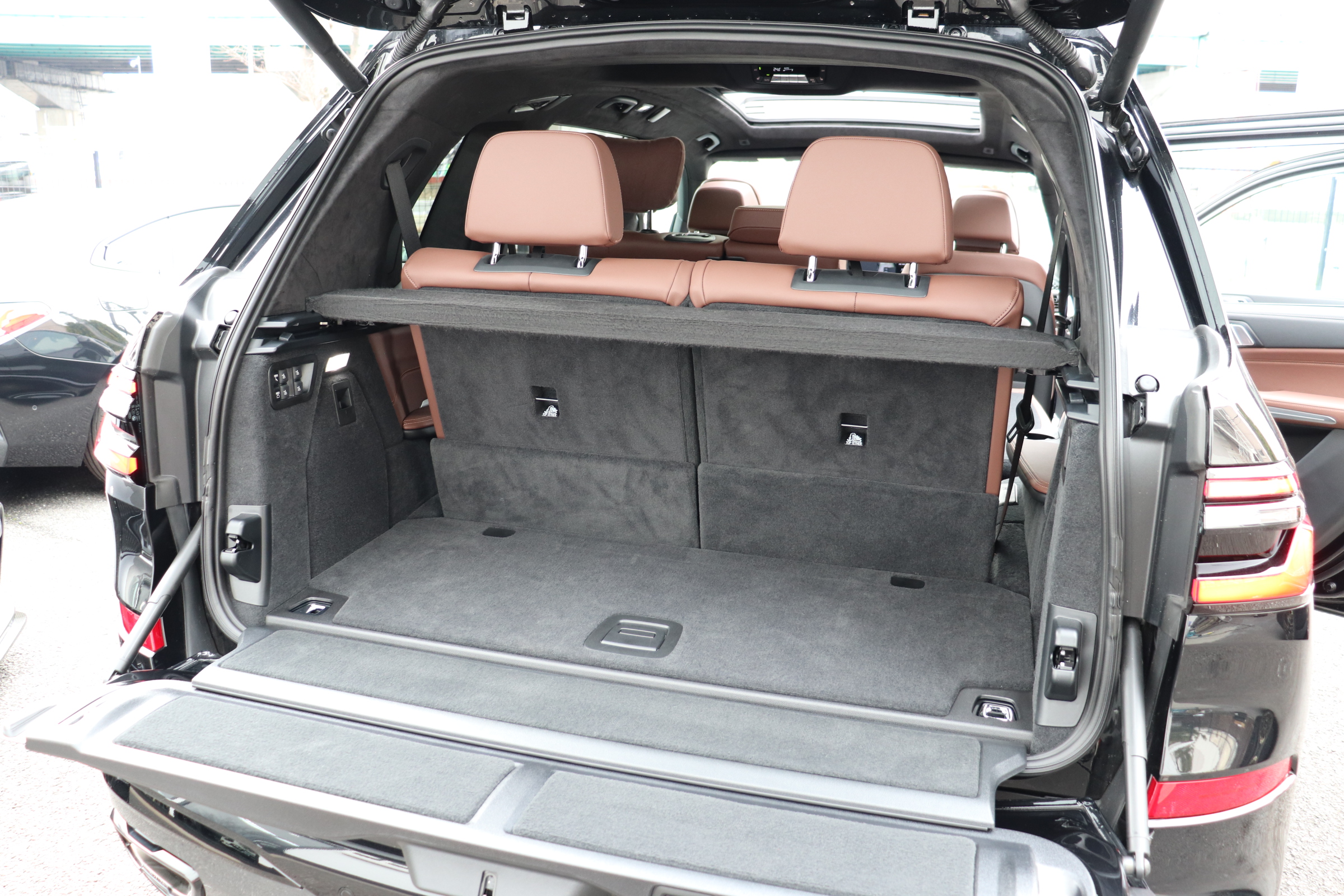 X7 xドライブ40d Mスポーツ 4WD ワンオーナー スカイラウンジサンルーフ Mスポーツパッケージプロ ブラウンレザー ハーマンカードンサウンドシステム 全周囲カメラ ヘッドアップディスプレイ 全席シートヒーター フルセグTV 前席マッサージシート車両画像13