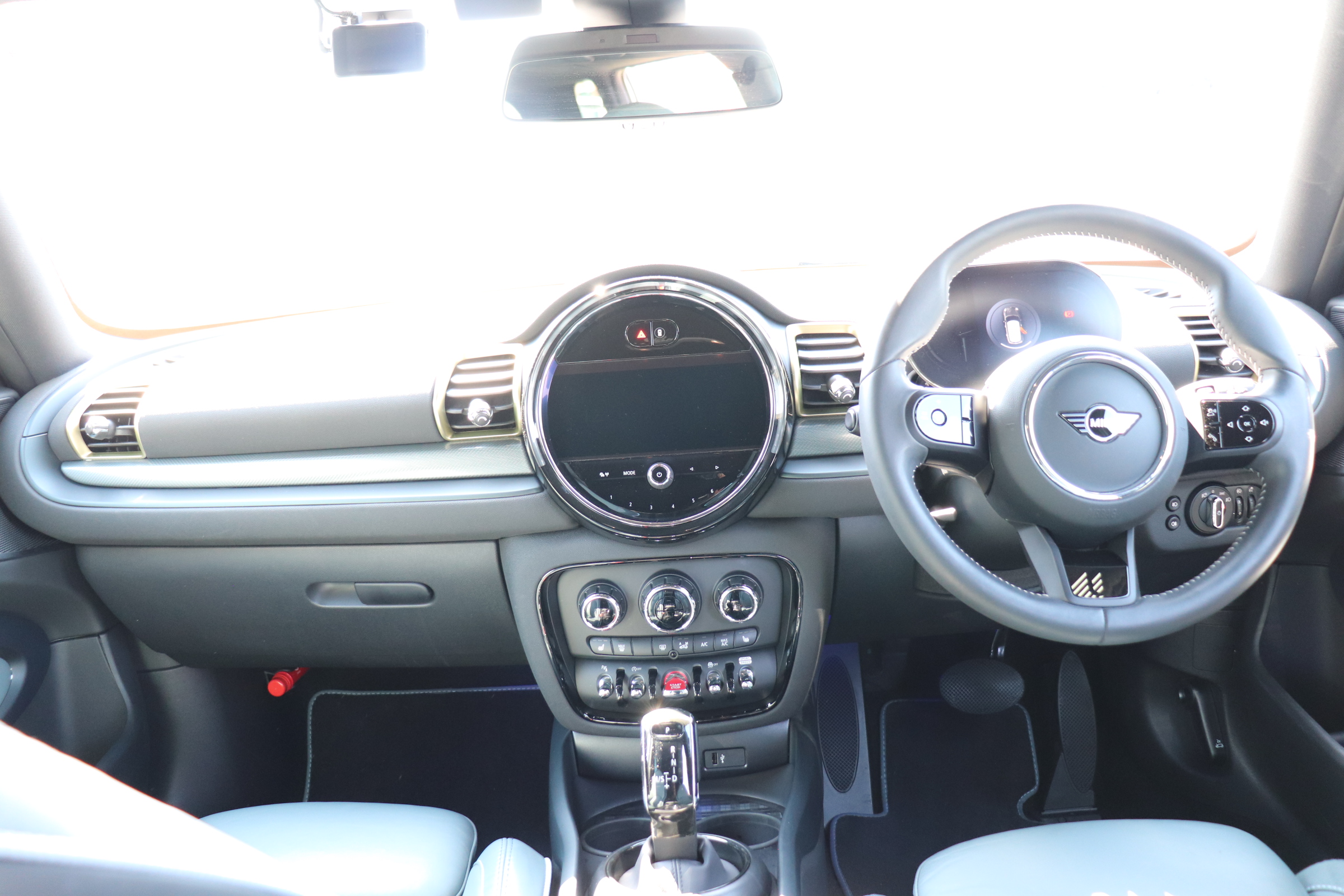 MINI クーパーD クラブマン アントールドエディション 純正ナビ　前席シートヒーター　ハーフレザーシート　アクティブクルーズコントロール　ナッパレザーステアリング　ＬＥＤヘッドライト　１８インチ・アロイホイール　ドライビングアシスト　パーキングアシスト車両画像07