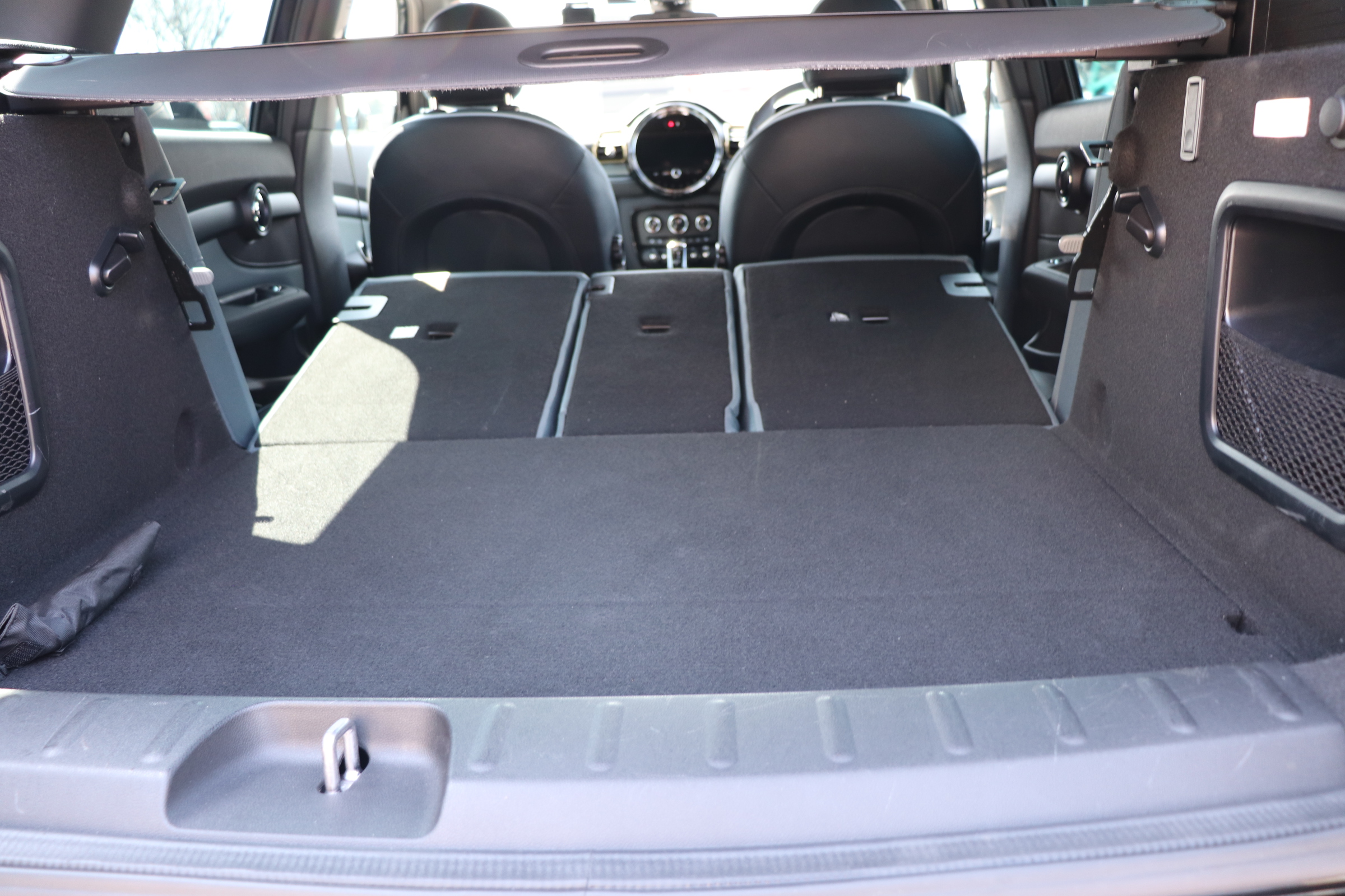 MINI クーパーD クラブマン アントールドエディション 純正ナビ　前席シートヒーター　ハーフレザーシート　アクティブクルーズコントロール　ナッパレザーステアリング　ＬＥＤヘッドライト　１８インチ・アロイホイール　ドライビングアシスト　パーキングアシスト車両画像14