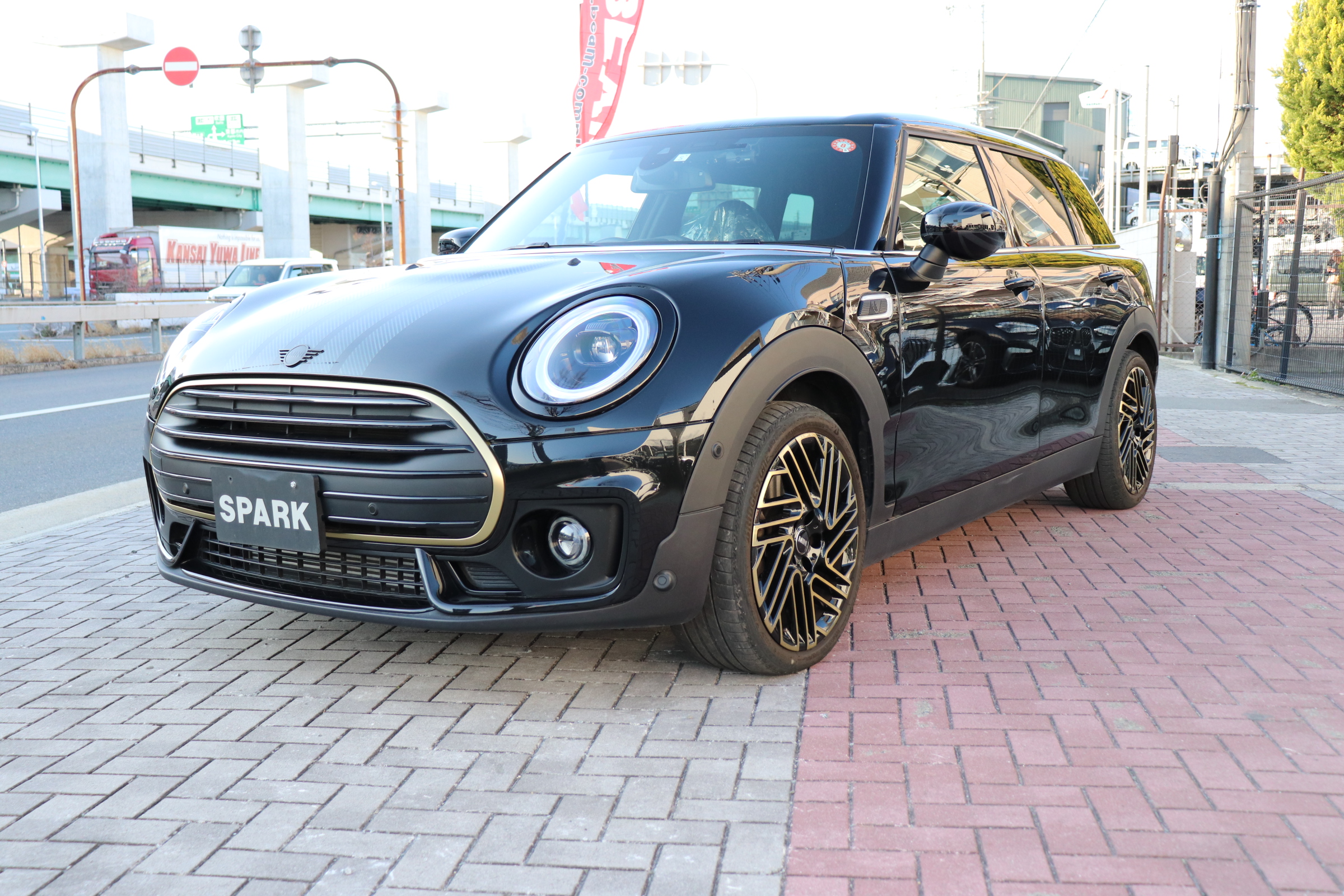 MINI クーパーD クラブマン アントールドエディション 純正ナビ　前席シートヒーター　ハーフレザーシート　アクティブクルーズコントロール　ナッパレザーステアリング　ＬＥＤヘッドライト　１８インチ・アロイホイール　ドライビングアシスト　パーキングアシストの画像