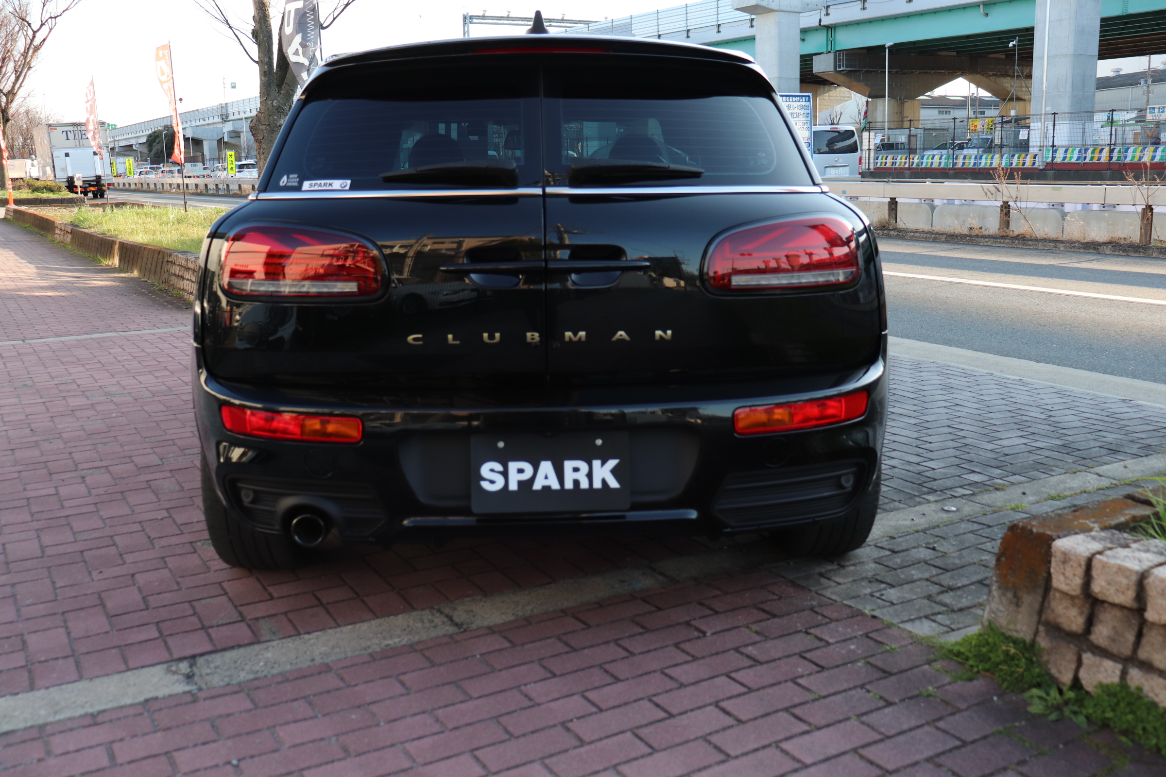 MINI クーパーD クラブマン アントールドエディション 純正ナビ　前席シートヒーター　ハーフレザーシート　アクティブクルーズコントロール　ナッパレザーステアリング　ＬＥＤヘッドライト　１８インチ・アロイホイール　ドライビングアシスト　パーキングアシスト車両画像06