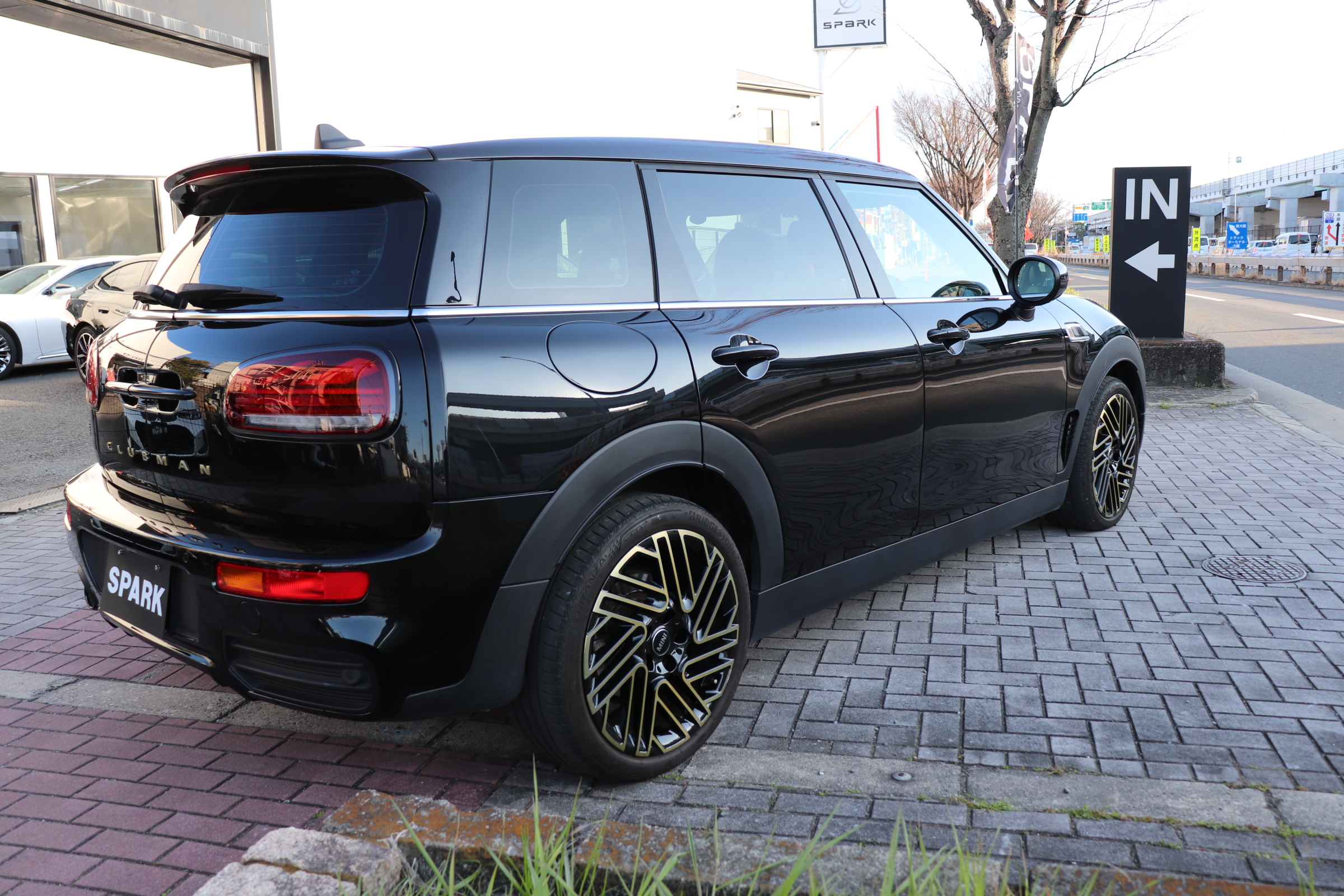 MINI クーパーD クラブマン アントールドエディション 純正ナビ　前席シートヒーター　ハーフレザーシート　アクティブクルーズコントロール　ナッパレザーステアリング　ＬＥＤヘッドライト　１８インチ・アロイホイール　ドライビングアシスト　パーキングアシスト車両画像03