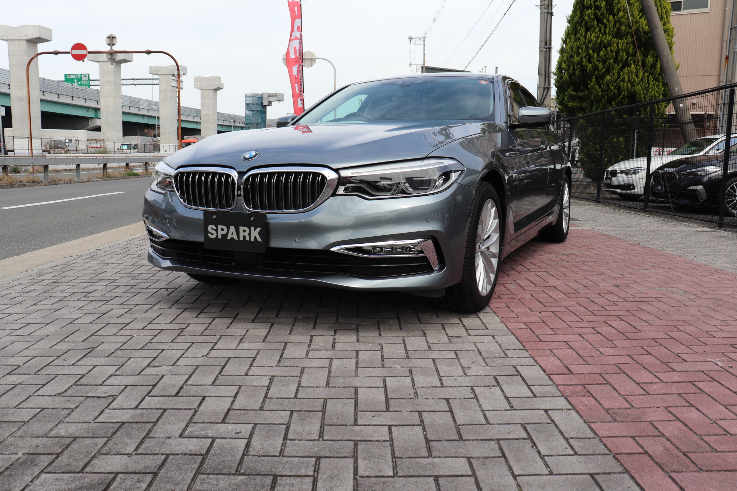 530iラグジュアリー ブラックレザー 前後席シートヒーター 前席パワーシート パワートランク アダプティブLEDヘッドライトの画像