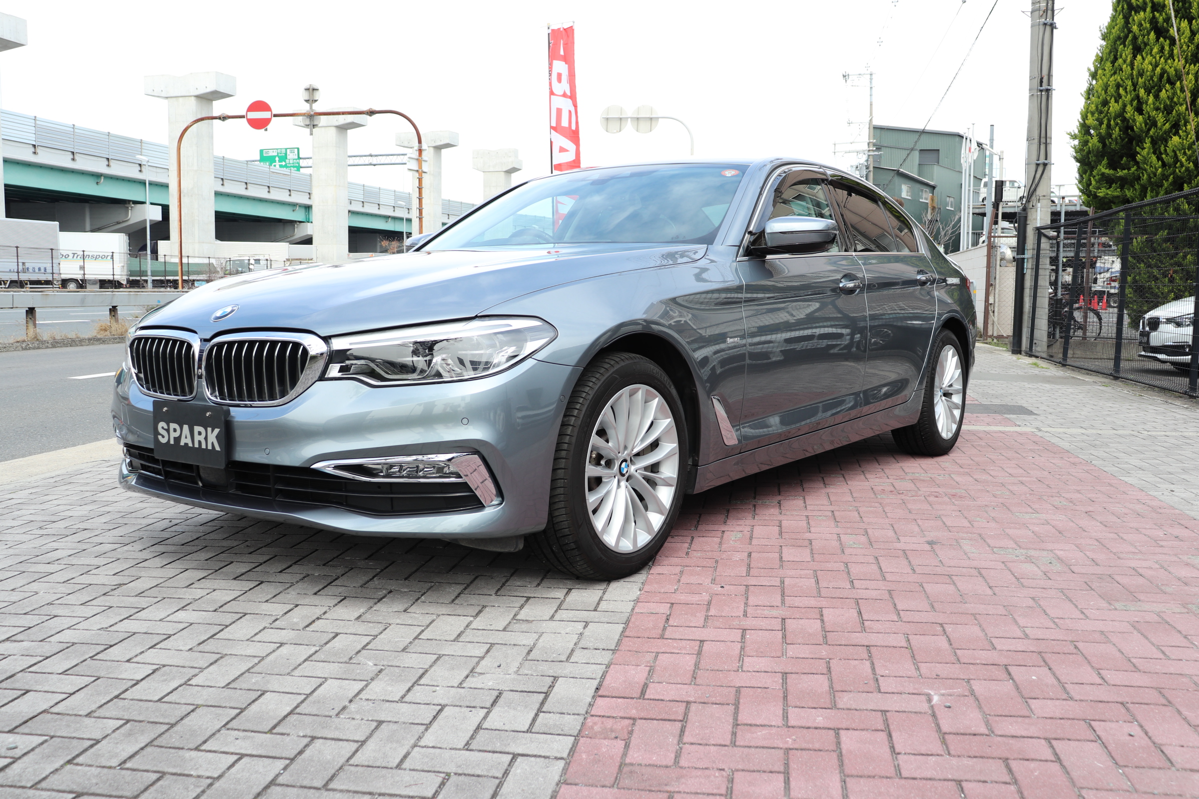 530iラグジュアリー ブラックレザー 前後席シートヒーター 前席パワーシート パワートランク アダプティブLEDヘッドライト車両画像02