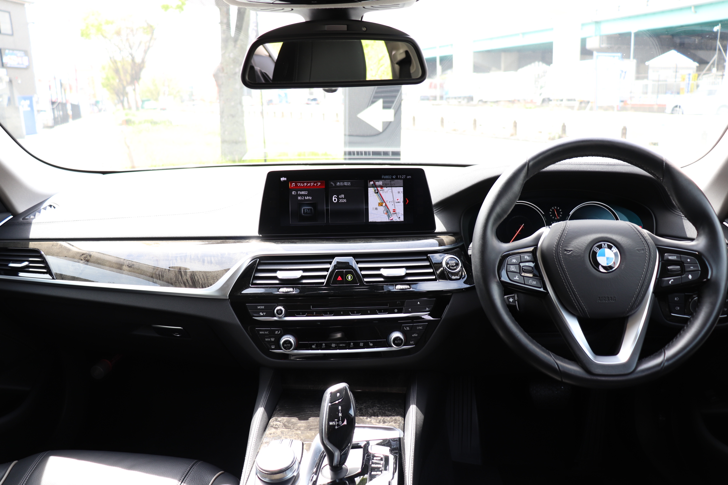 530iラグジュアリー ブラックレザー 前後席シートヒーター 前席パワーシート パワートランク アダプティブLEDヘッドライト車両画像09