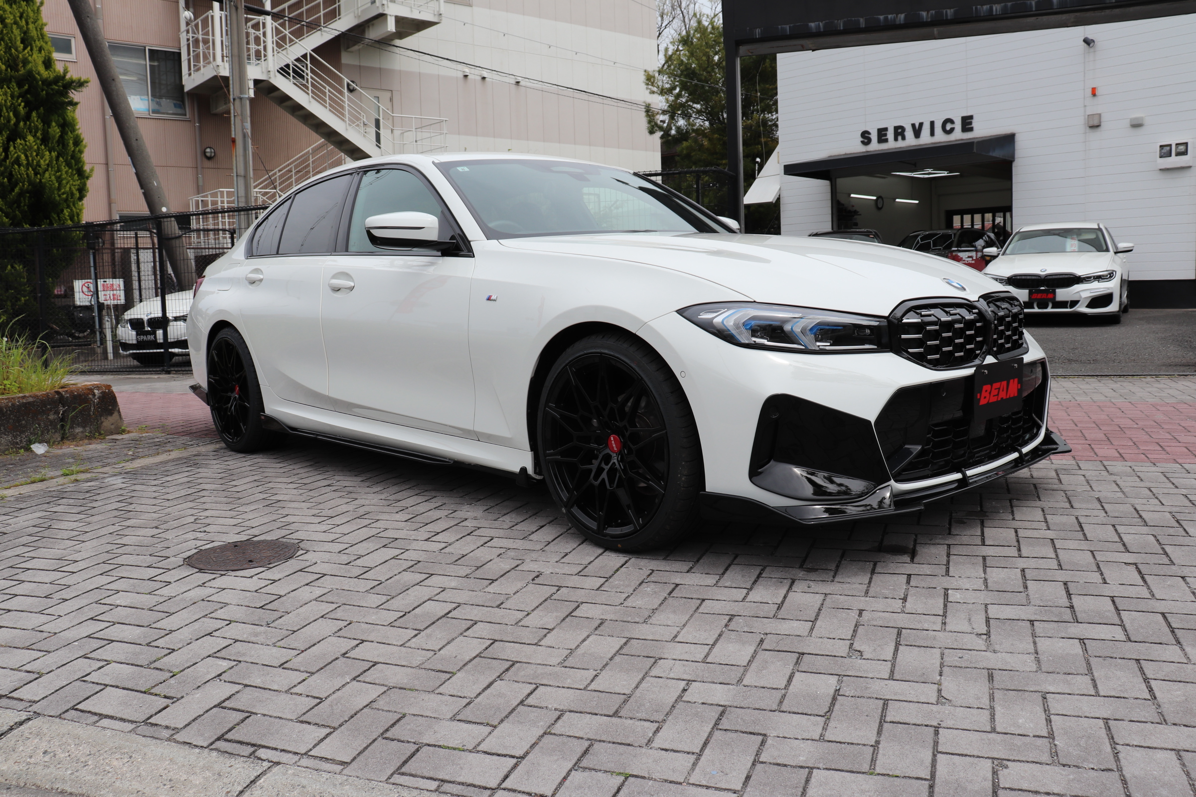 318i Mスポーツ BEAMコンプリート コンフォートパッケージ HUD  フルエアロ ローダウン 20インチAW T/Gスポイラー 前席パワーシート 前席シートヒーター パワートランク ランバーフィットサポート サンプロテクションガラス車両画像04