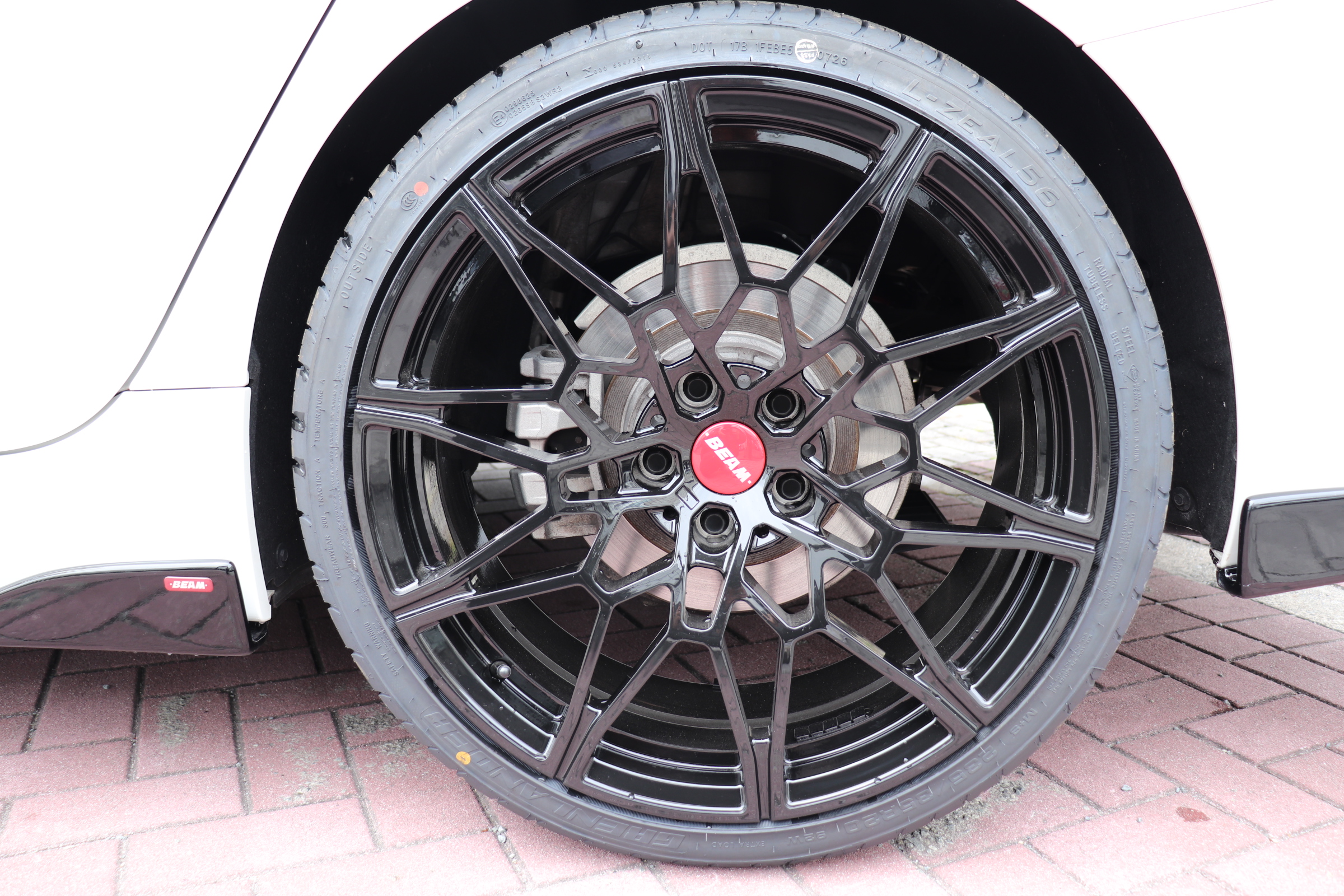 318i Mスポーツ BEAMコンプリート コンフォートパッケージ HUD  フルエアロ ローダウン 20インチAW T/Gスポイラー 前席パワーシート 前席シートヒーター パワートランク ランバーフィットサポート サンプロテクションガラス車両画像09