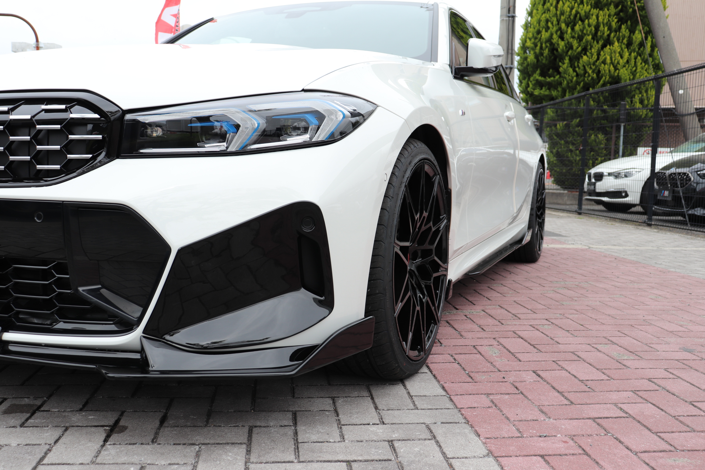 318i Mスポーツ BEAMコンプリート コンフォートパッケージ HUD  フルエアロ ローダウン 20インチAW T/Gスポイラー 前席パワーシート 前席シートヒーター パワートランク ランバーフィットサポート サンプロテクションガラス車両画像10