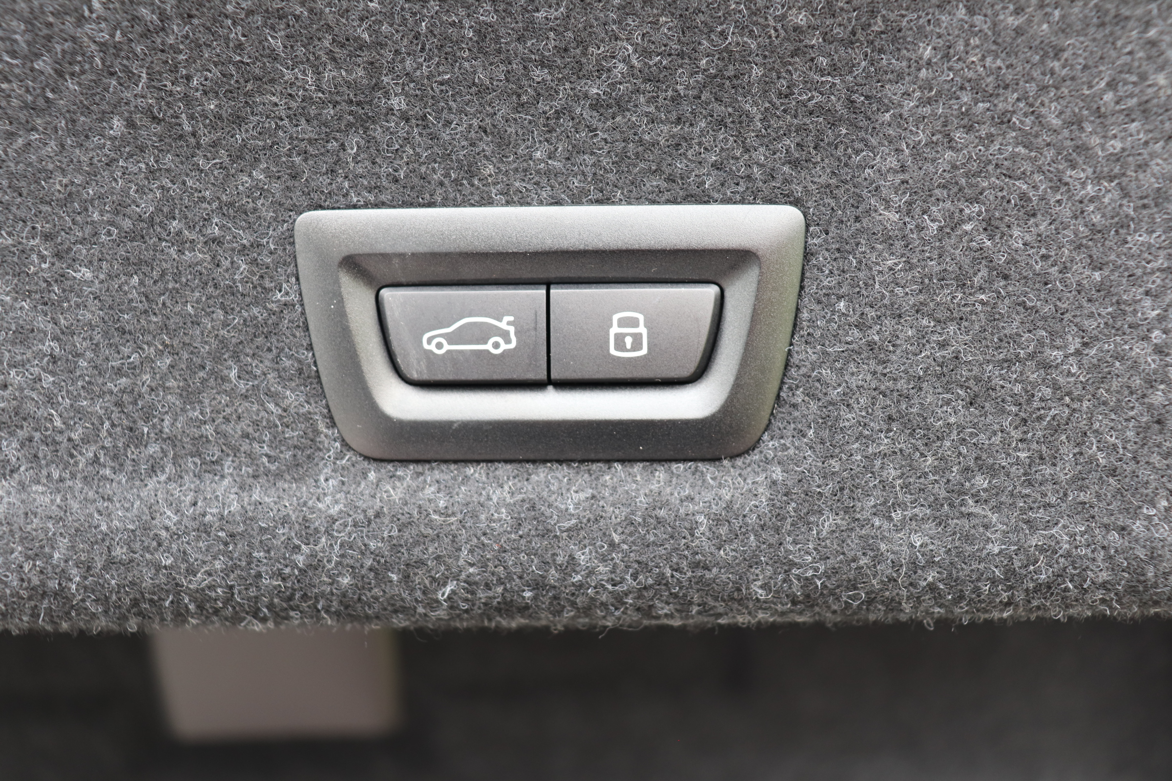 318i Mスポーツ BEAMコンプリート コンフォートパッケージ HUD  フルエアロ ローダウン 20インチAW T/Gスポイラー 前席パワーシート 前席シートヒーター パワートランク ランバーフィットサポート サンプロテクションガラス車両画像14