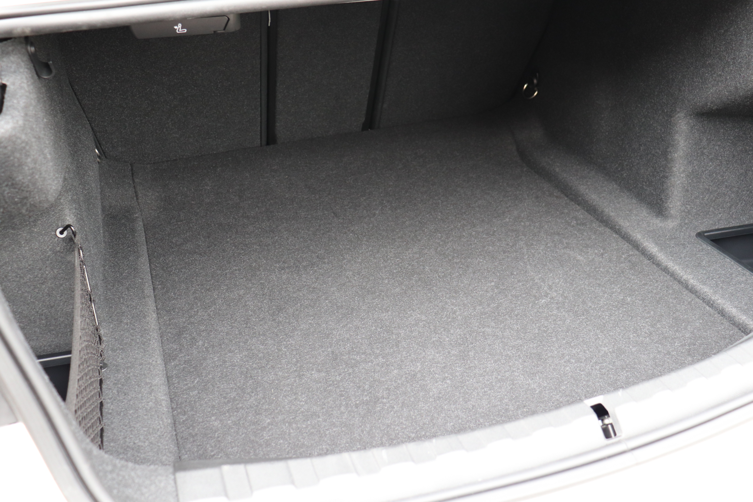 318i Mスポーツ BEAMコンプリート コンフォートパッケージ HUD  フルエアロ ローダウン 20インチAW T/Gスポイラー 前席パワーシート 前席シートヒーター パワートランク ランバーフィットサポート サンプロテクションガラス車両画像15