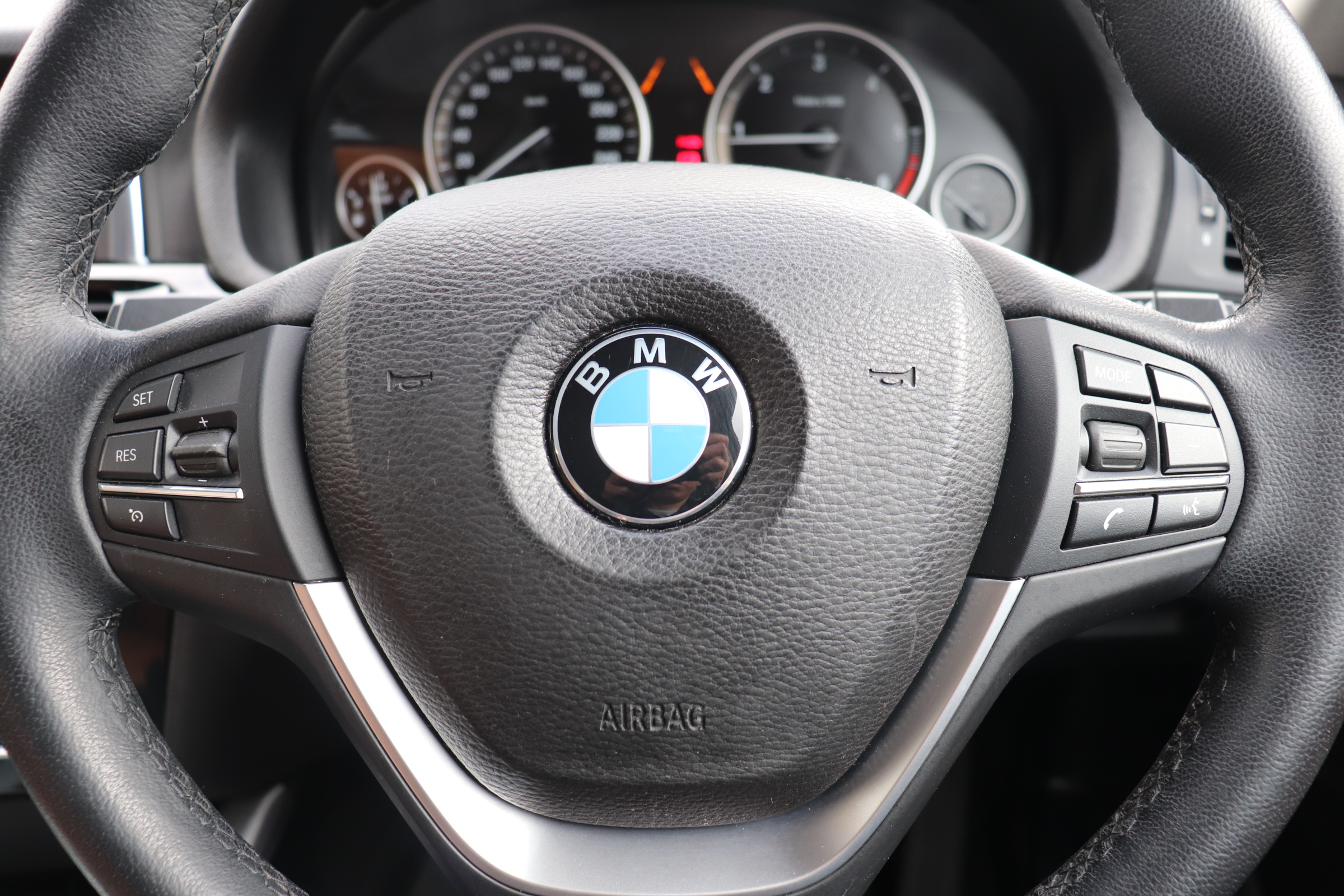X3 xドライブ 20d Xライン ベージュレザーシート 前席シートヒーター 前席パワーシート 全方位カメラ クルーズコントロール フルセグTV CD/DVD ドライビングアシスト パワーテールゲート 18インチアルミホイール車両画像12