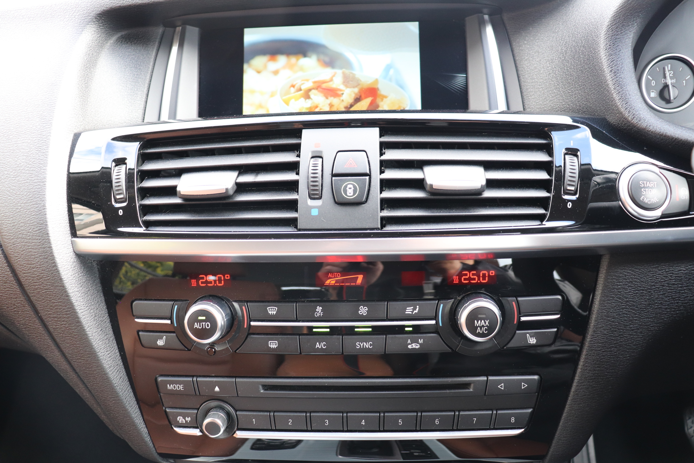 X3 xドライブ 20d Xライン ベージュレザーシート 前席シートヒーター 前席パワーシート 全方位カメラ クルーズコントロール フルセグTV CD/DVD ドライビングアシスト パワーテールゲート 18インチアルミホイール車両画像10