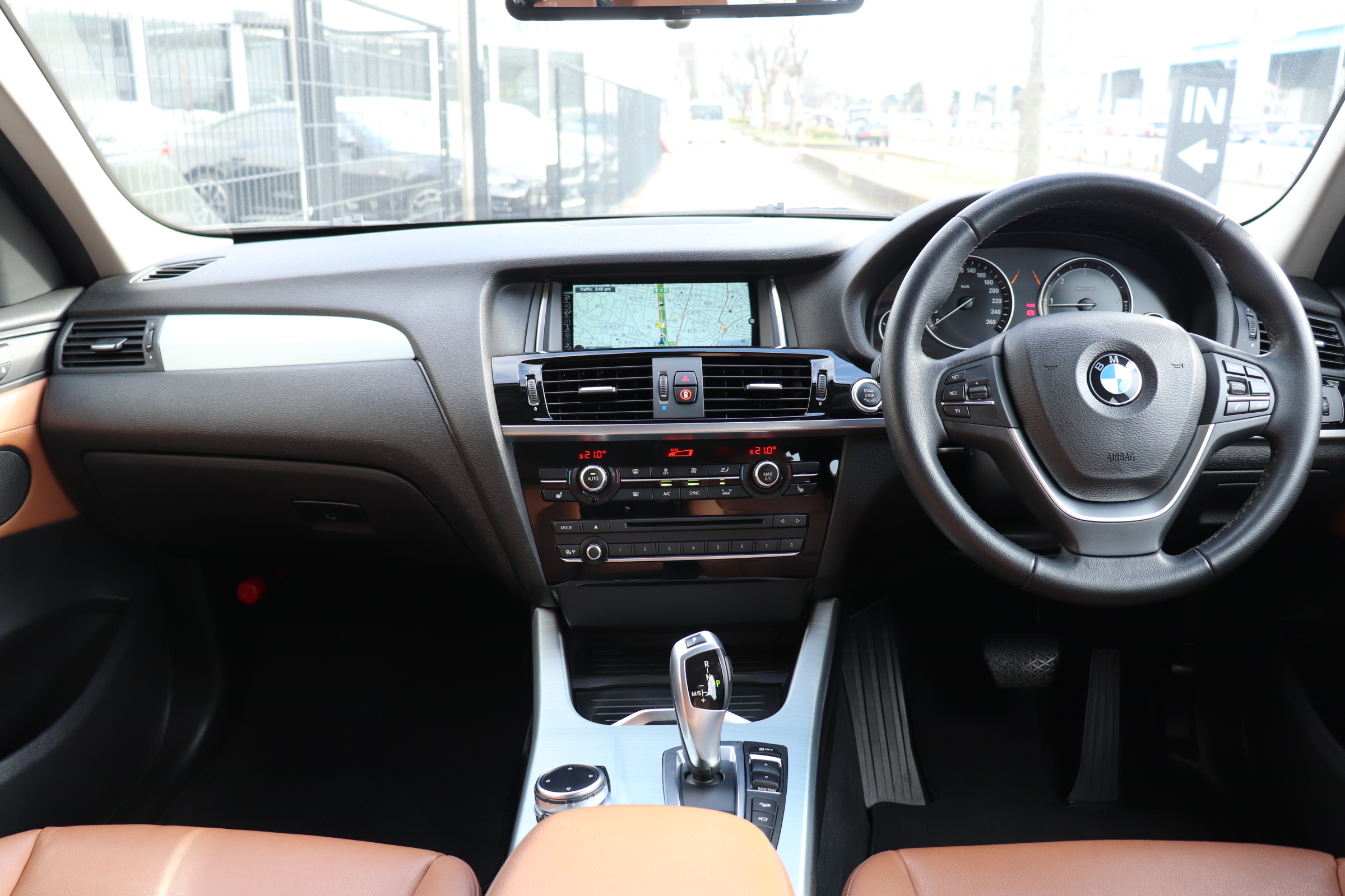 X3 xドライブ 20d Xライン ベージュレザーシート 前席シートヒーター 前席パワーシート 全方位カメラ クルーズコントロール フルセグTV CD/DVD ドライビングアシスト パワーテールゲート 18インチアルミホイール車両画像08