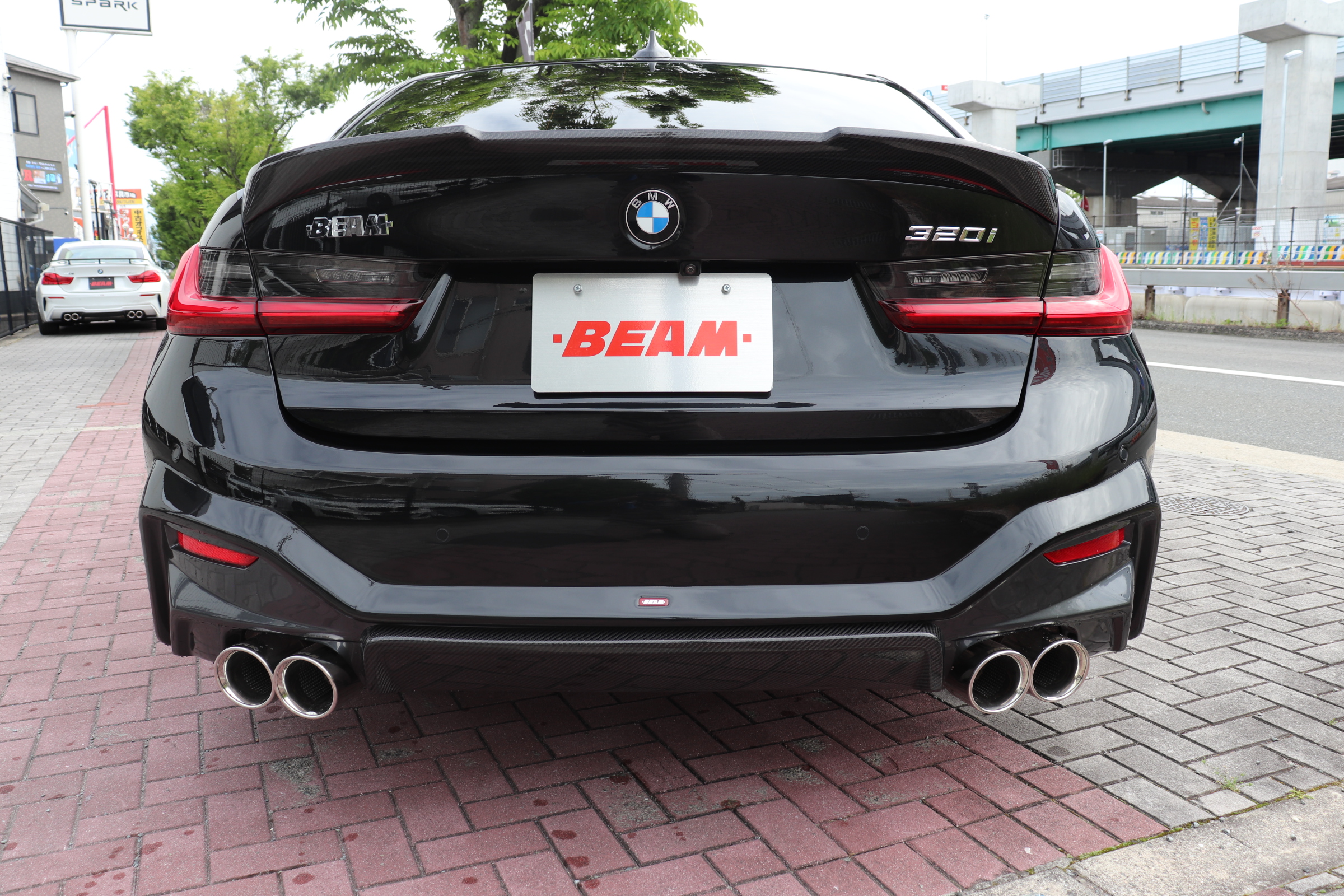320i  BEAMコンプリート　ハイラインパッケージ　ブラックレザーシート　車両画像04