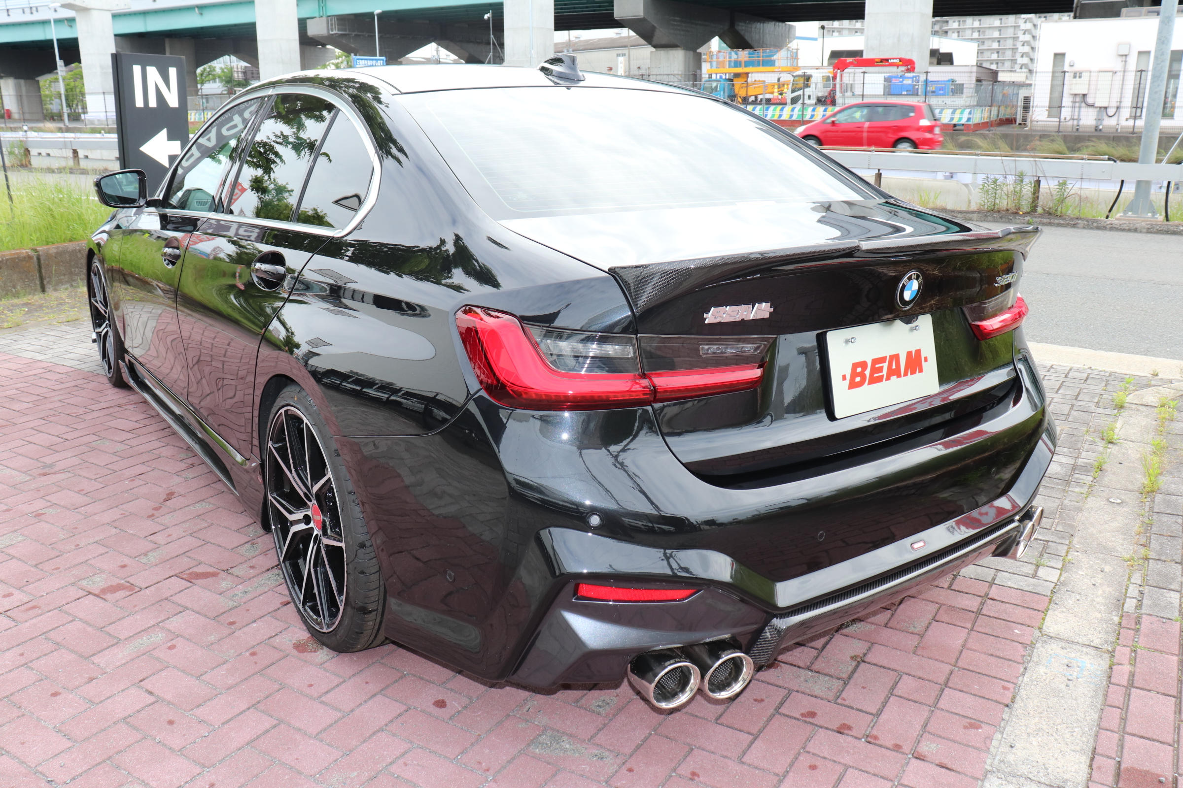 320i  BEAMコンプリート　ハイラインパッケージ　ブラックレザーシート　車両画像03