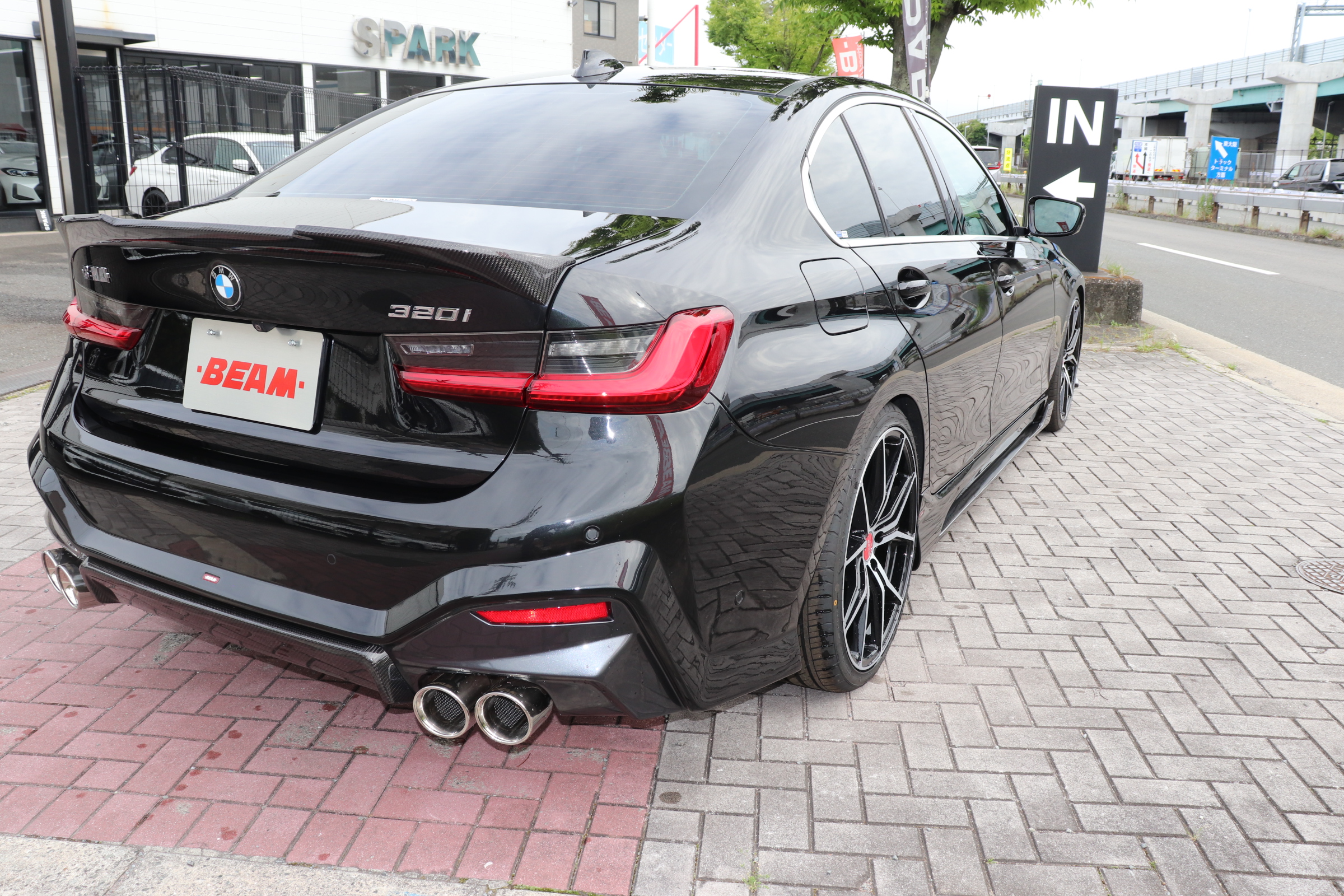 320i  BEAMコンプリート　ハイラインパッケージ　ブラックレザーシート　車両画像05
