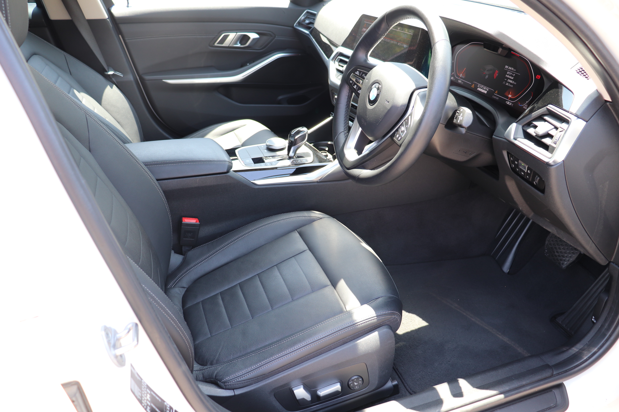 320d xドライブ ツーリング 前期MスポーツFバンパー BEAMフロントカーボンリップ BEAMサイドカーボンスポイラー車両画像12