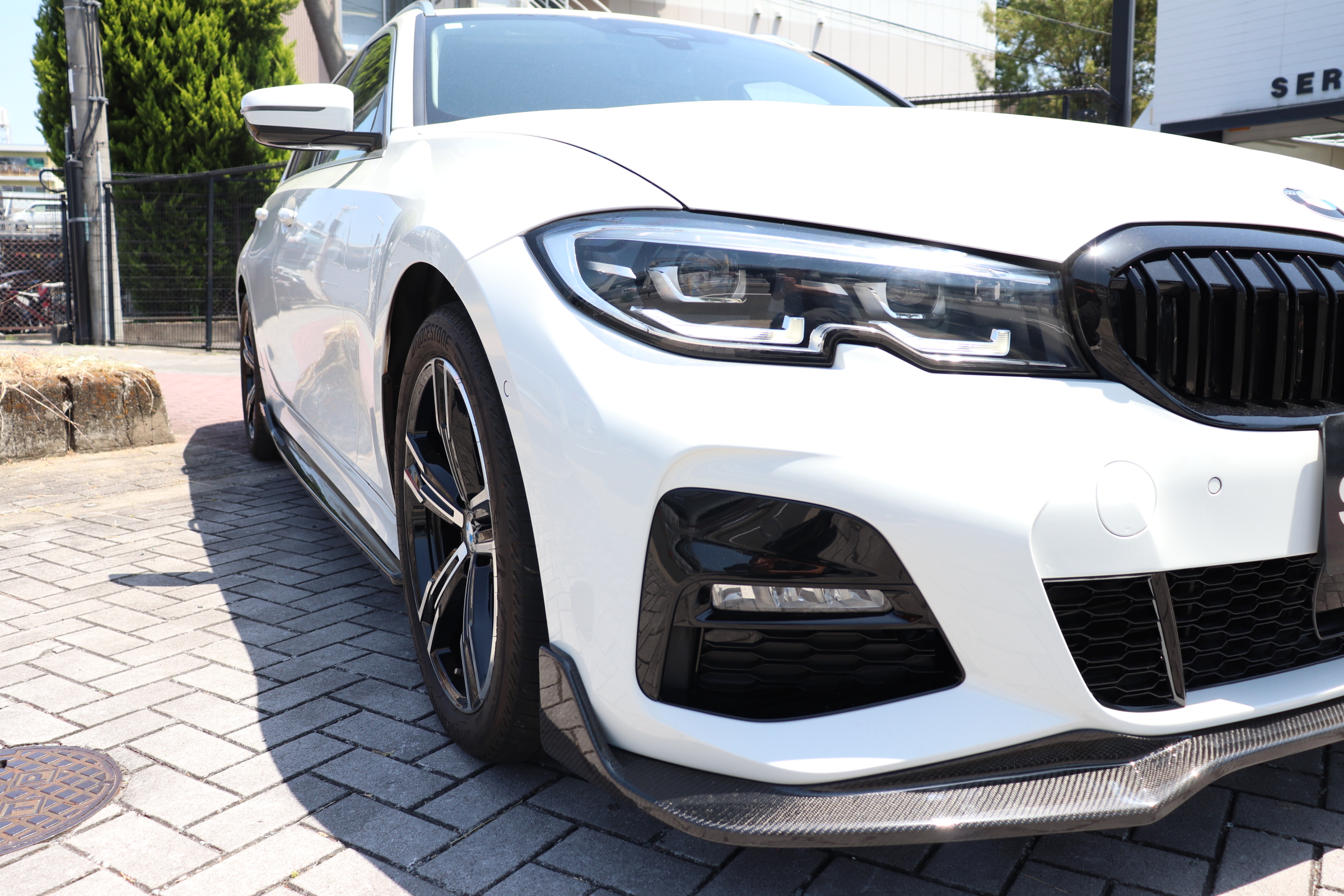 320d xドライブ ツーリング 前期MスポーツFバンパー BEAMフロントカーボンリップ BEAMサイドカーボンスポイラー車両画像15