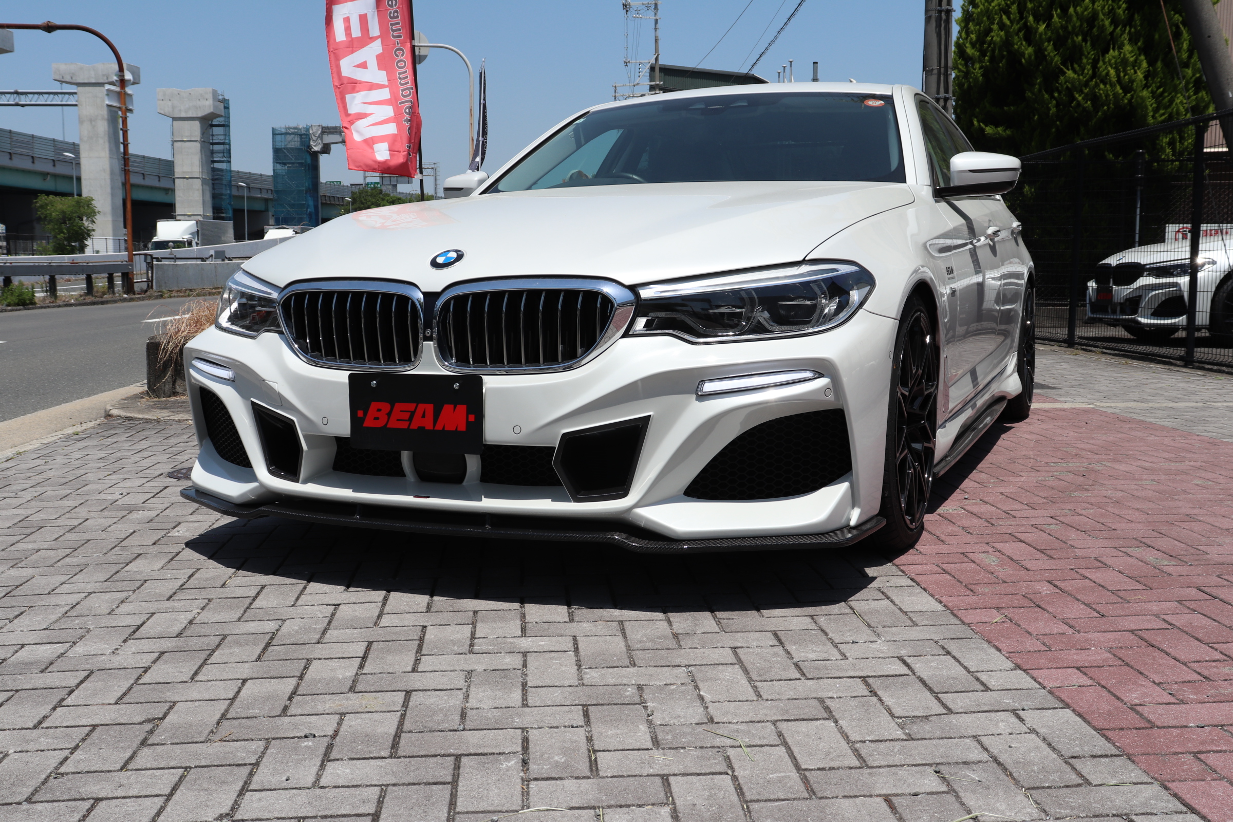 530i ラグジュアリー BEAMコンプリートカー BEAMフロントエアロバンパー BEAMサイドスポイラーの画像