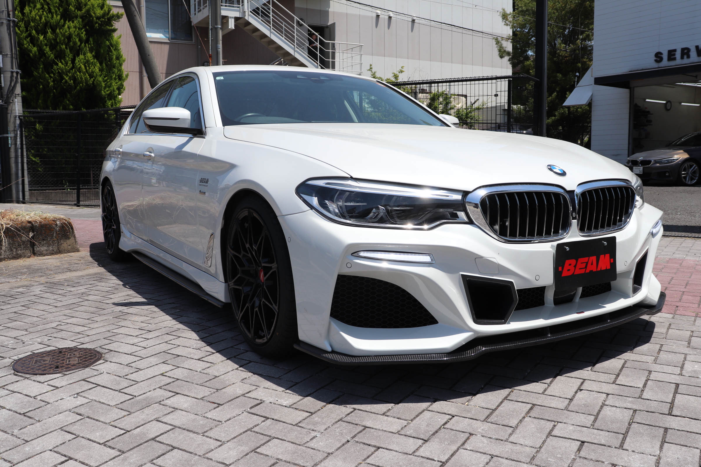 530i ラグジュアリー BEAMコンプリートカー BEAMフロントエアロバンパー BEAMサイドスポイラー車両画像06