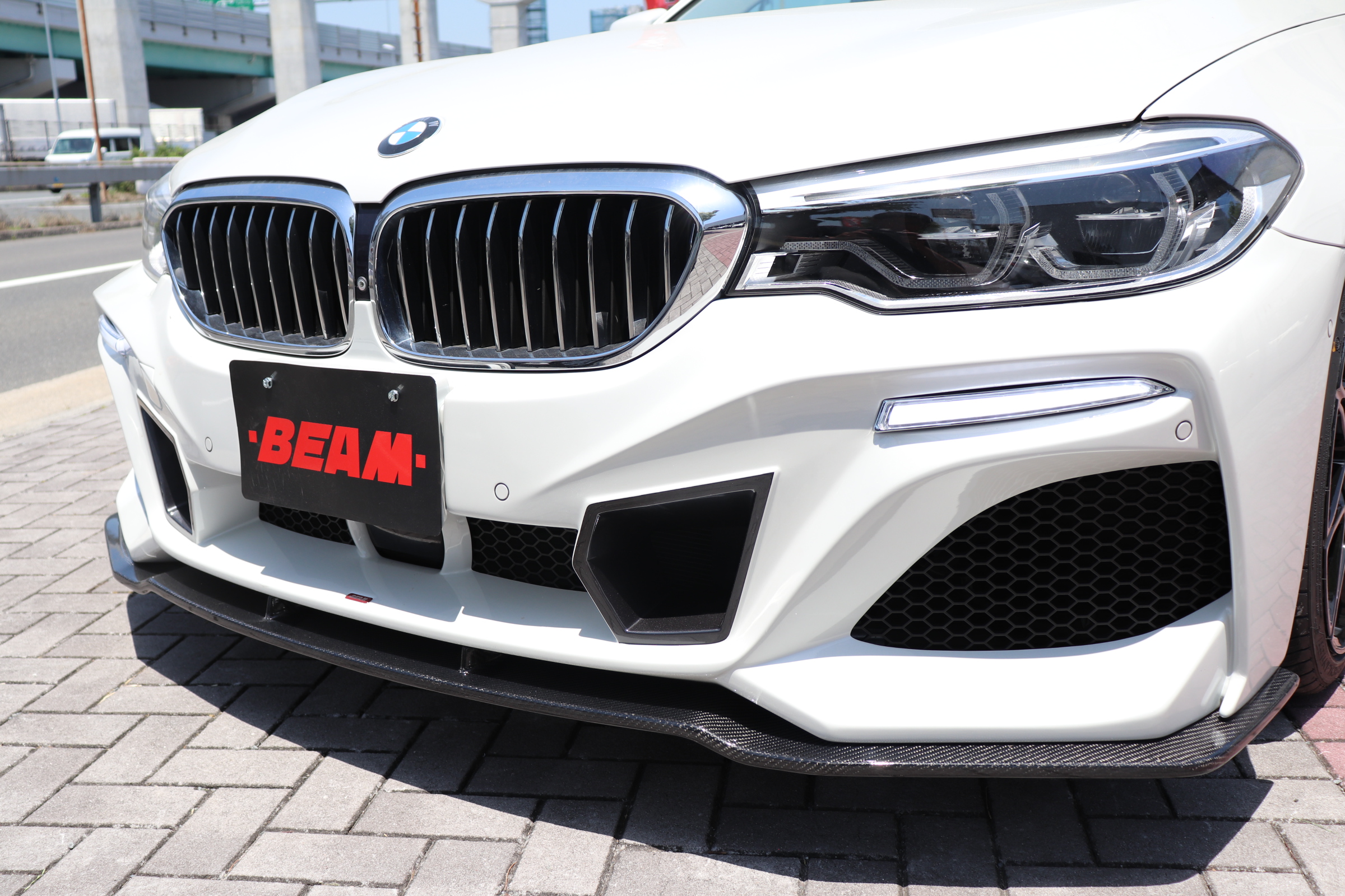 530i ラグジュアリー BEAMコンプリートカー BEAMフロントエアロバンパー BEAMサイドスポイラー車両画像08