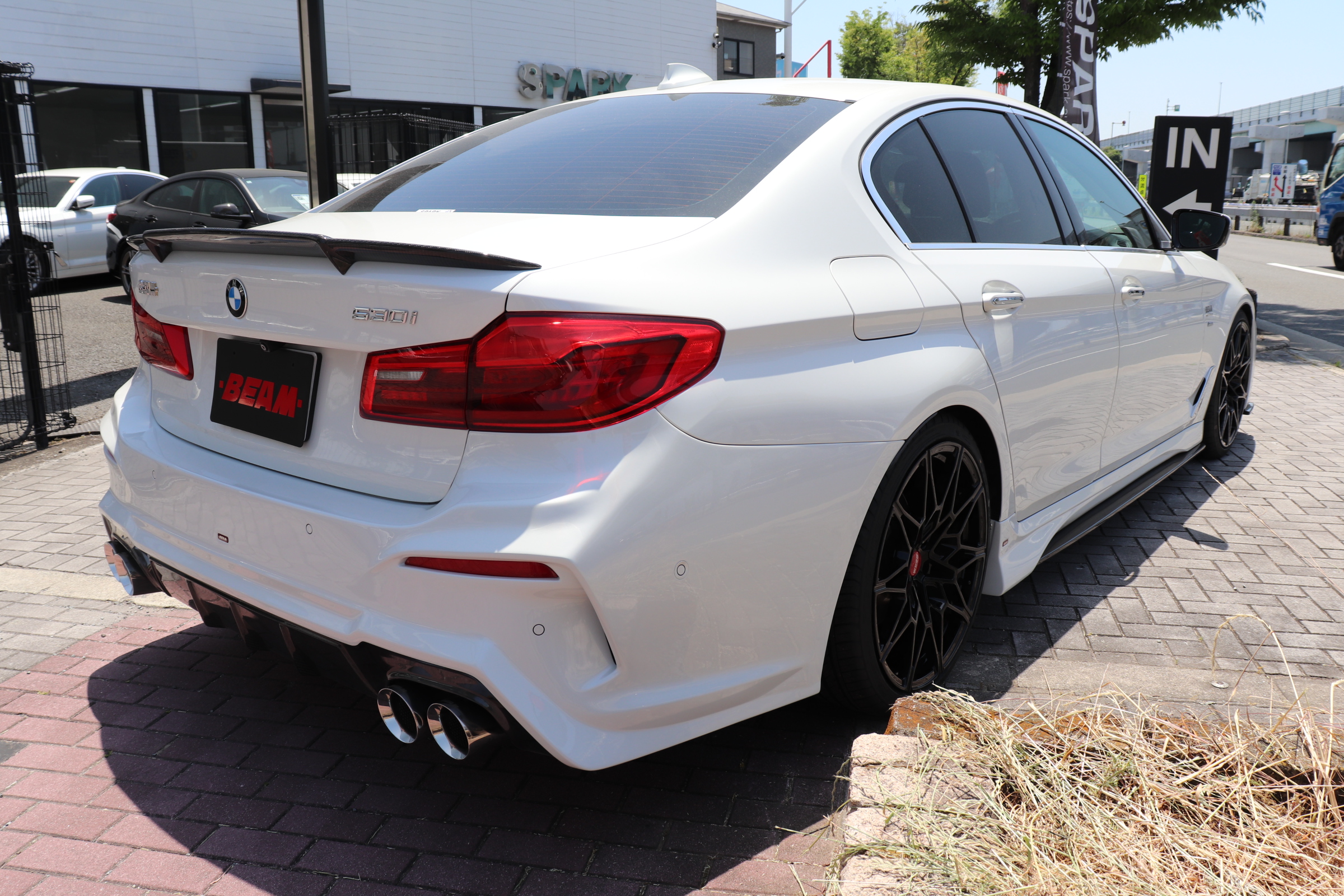 530i ラグジュアリー BEAMコンプリートカー BEAMフロントエアロバンパー BEAMサイドスポイラー車両画像05
