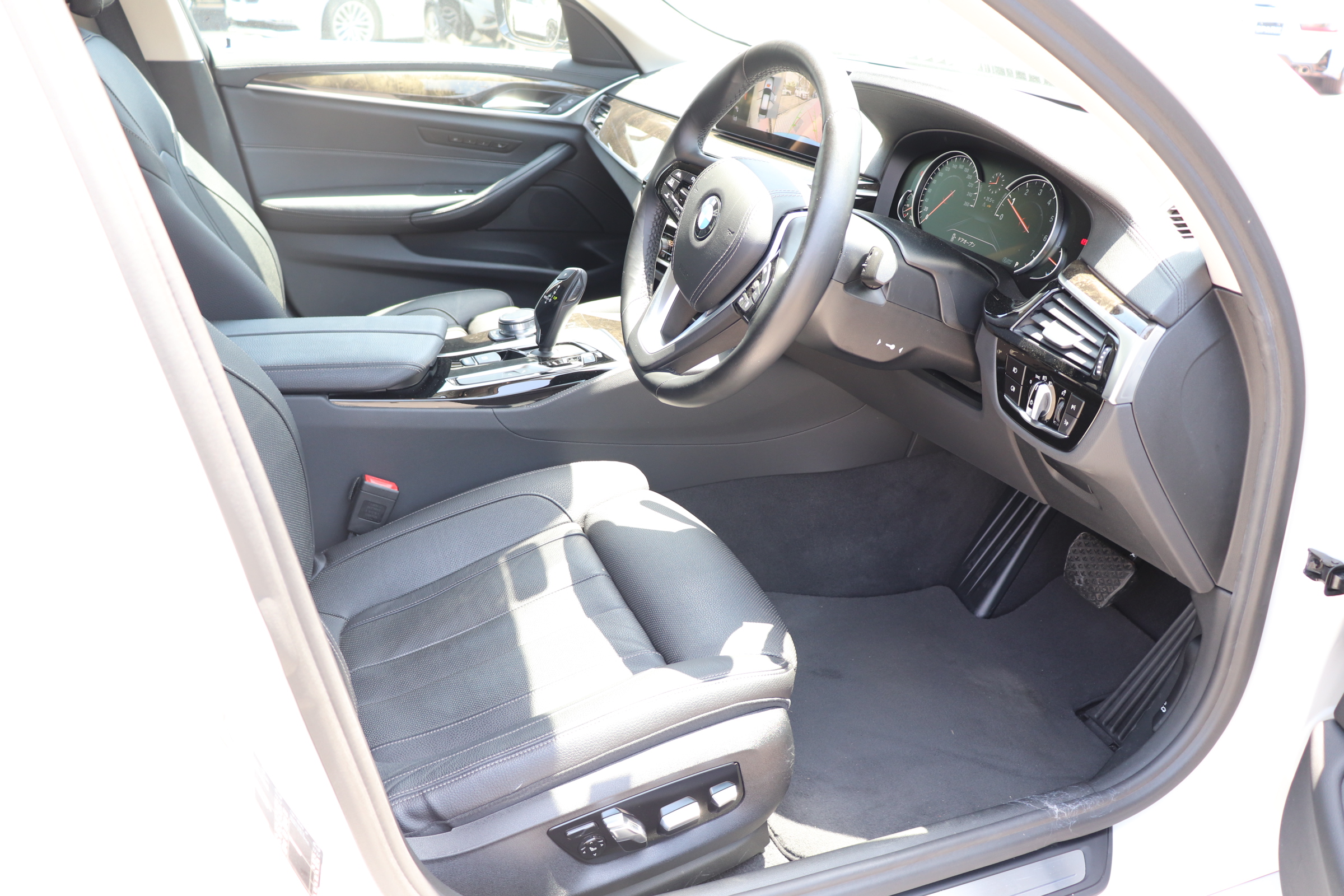 530i ラグジュアリー BEAMコンプリートカー BEAMフロントエアロバンパー BEAMサイドスポイラー車両画像13