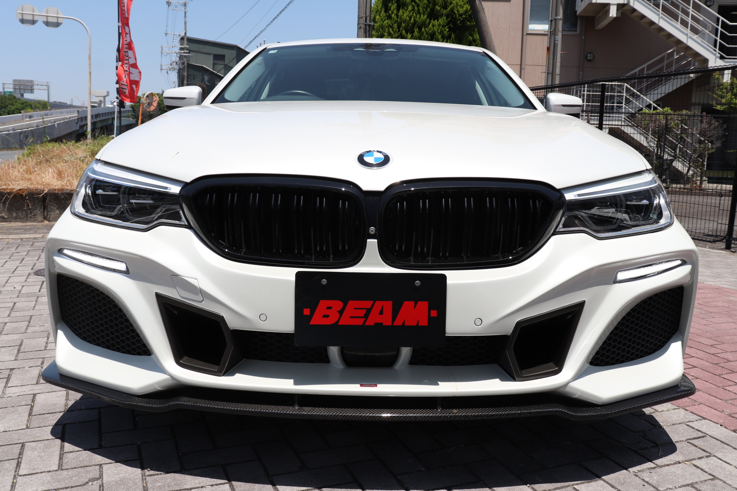 523d ラグジュアリー BEAMコンプリートカー BEAMフロントバンパー BEAMサイドスポイラー車両画像08