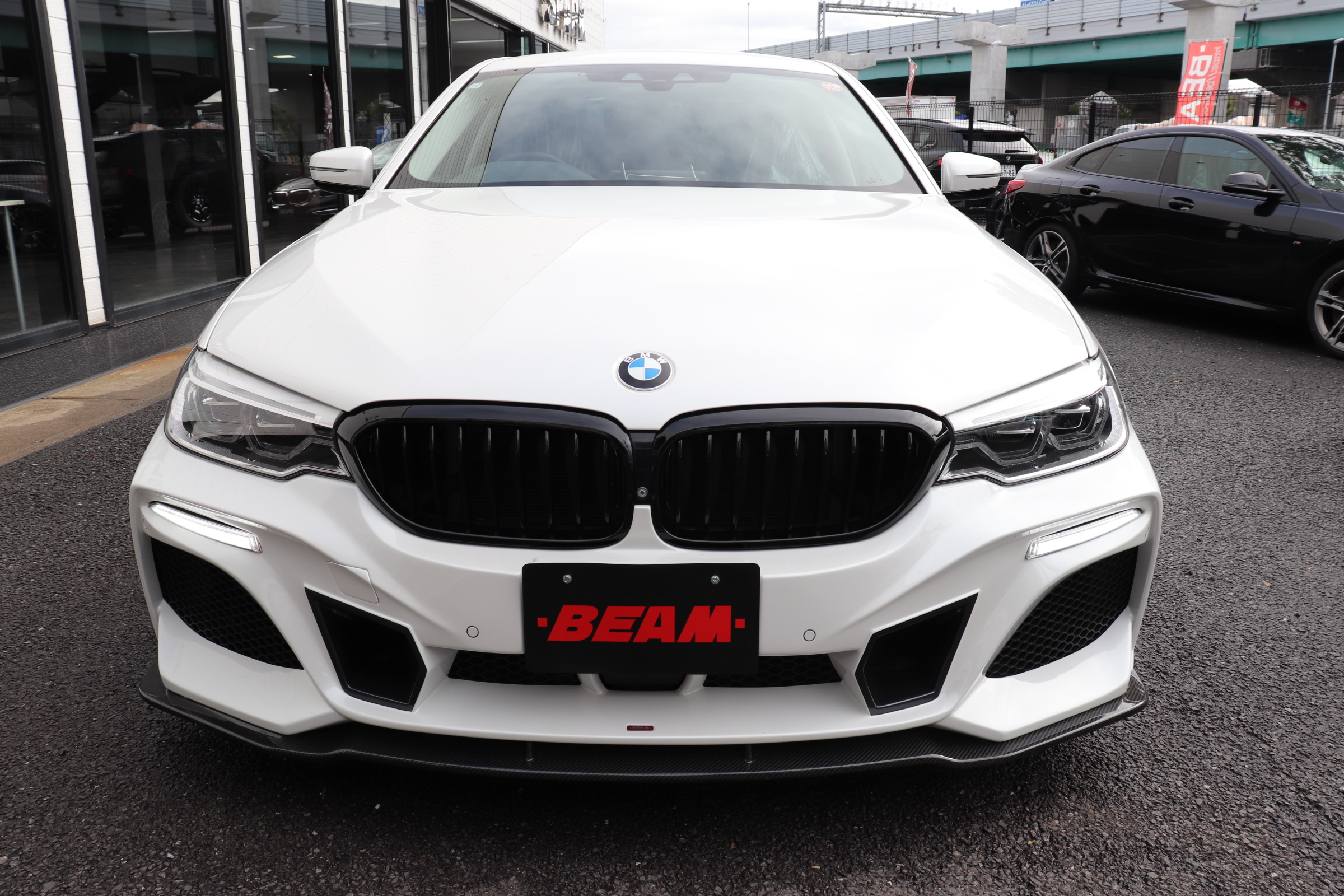 530i ラグジュアリー BEAMコンプリートカー BEAMフロントエアロバンパー BEAMサイドスポイラー車両画像02