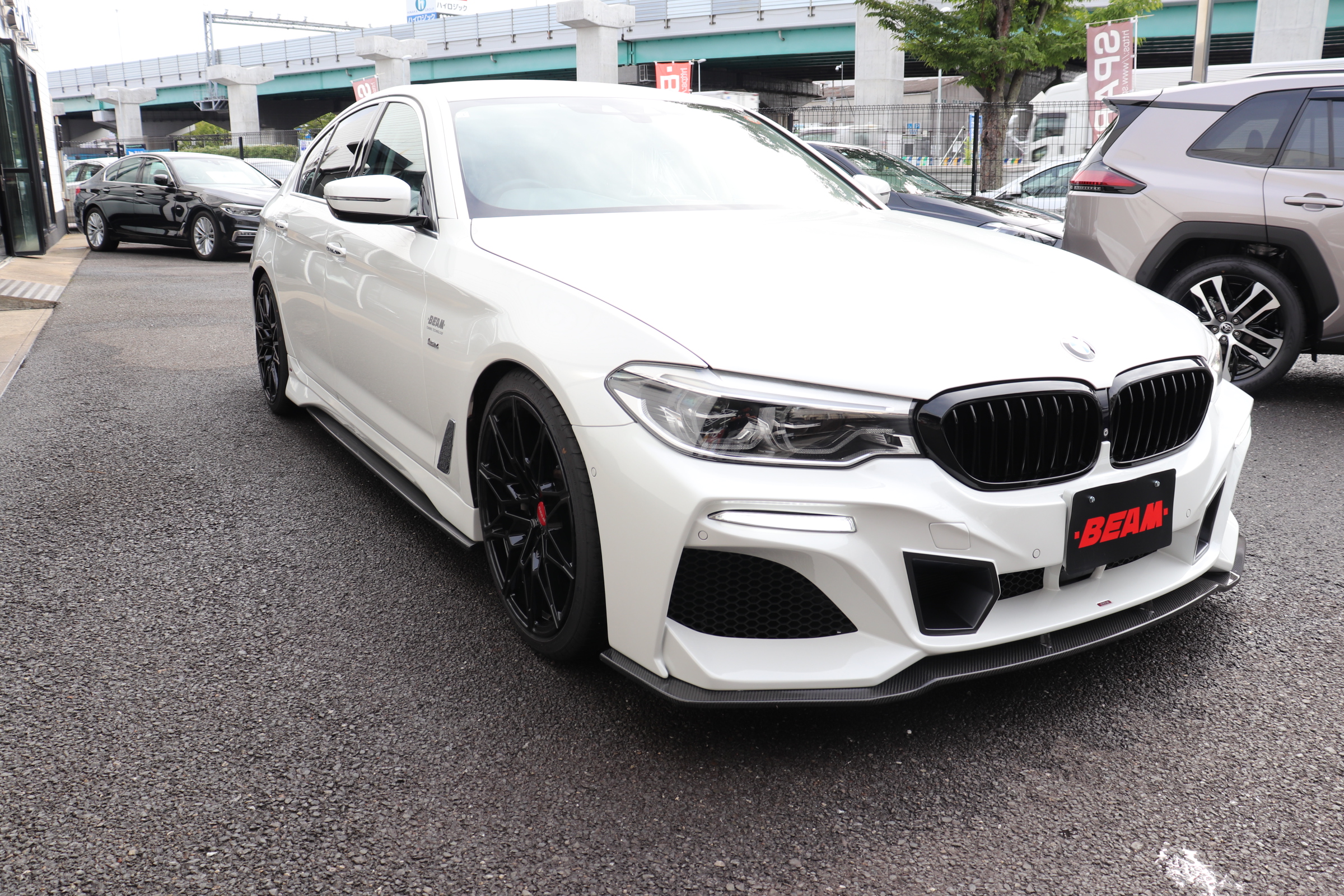 530i ラグジュアリー BEAMコンプリートカー BEAMフロントエアロバンパー BEAMサイドスポイラー車両画像04