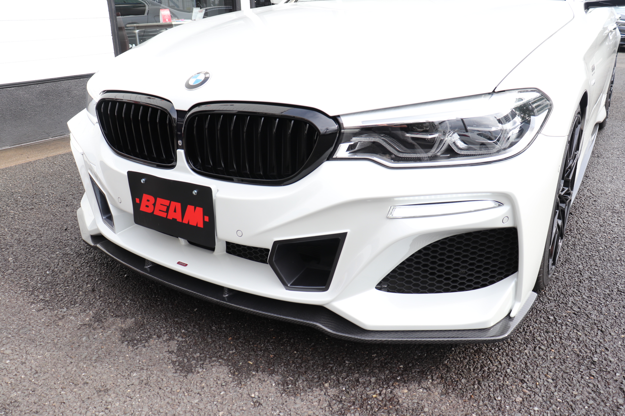 530i ラグジュアリー BEAMコンプリートカー BEAMフロントエアロバンパー BEAMサイドスポイラー車両画像06