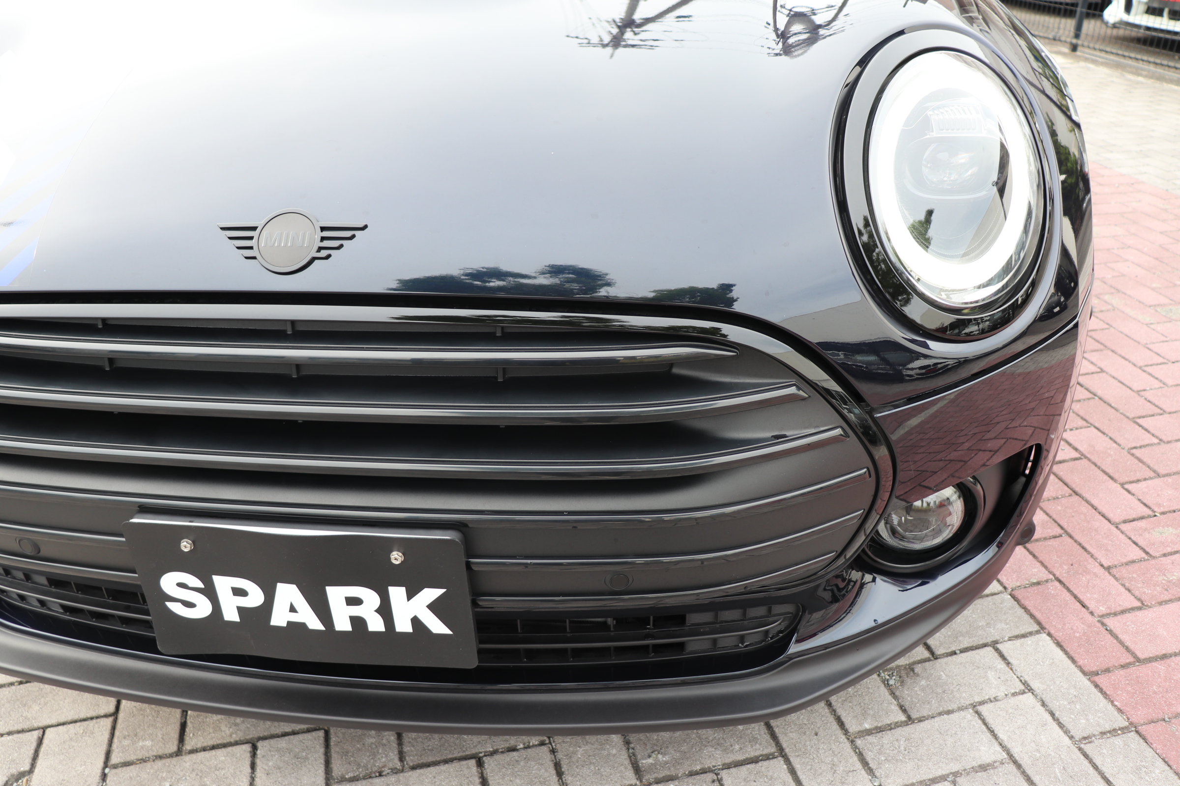 MINI クラブマン クーパーD ブリック・レーンエディション ＭＩＮＩドライビングモード　ブラックレザー　前席シートヒーター　１８インチアルミホイール車両画像05