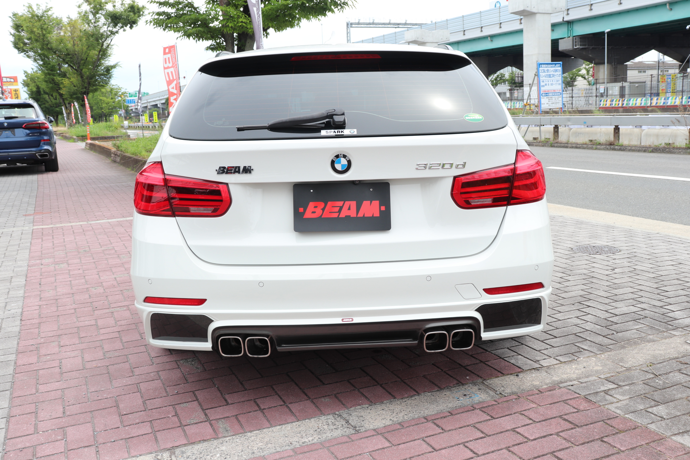 320d ツーリング BEAMコンプリート BEAMフルエアロ BEAM20インチアルミ BEAM4本出しマフラー BEAMダウンサス車両画像04