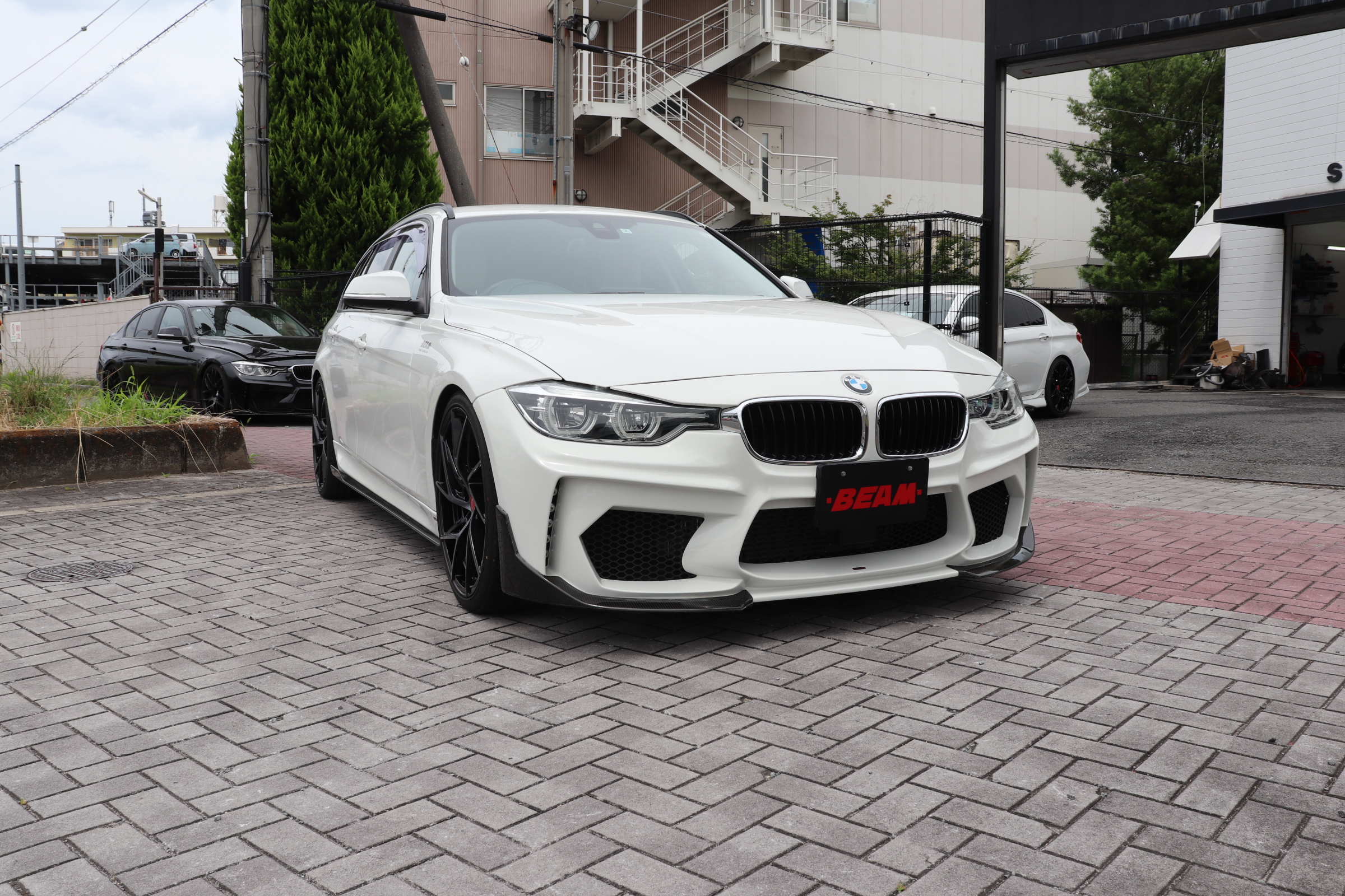 320d ツーリング BEAMコンプリート BEAMフルエアロ BEAM20インチアルミ BEAM4本出しマフラー BEAMダウンサス車両画像07