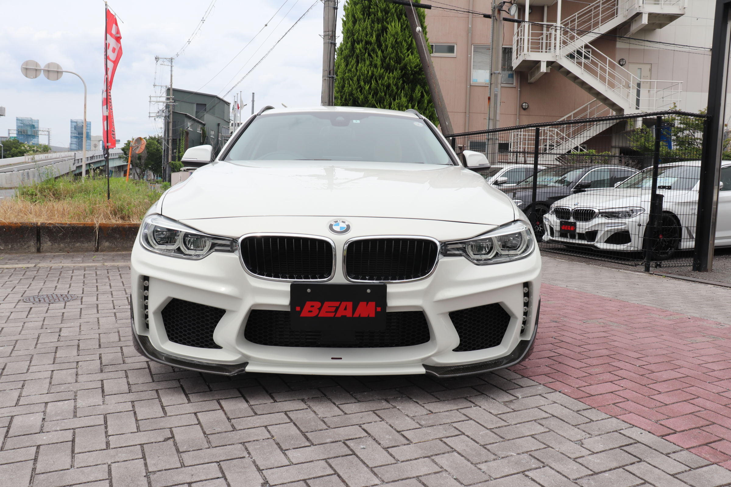 320d ツーリング BEAMコンプリート BEAMフルエアロ BEAM20インチアルミ BEAM4本出しマフラー BEAMダウンサス車両画像08