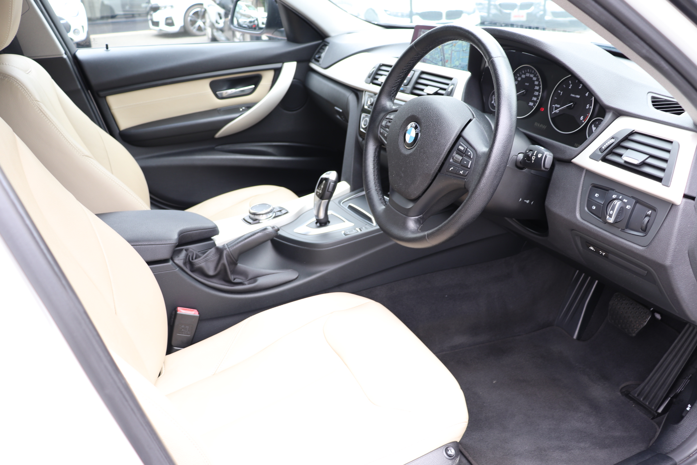 320d ツーリング BEAMコンプリート BEAMフルエアロ BEAM20インチアルミ BEAM4本出しマフラー BEAMダウンサス車両画像13