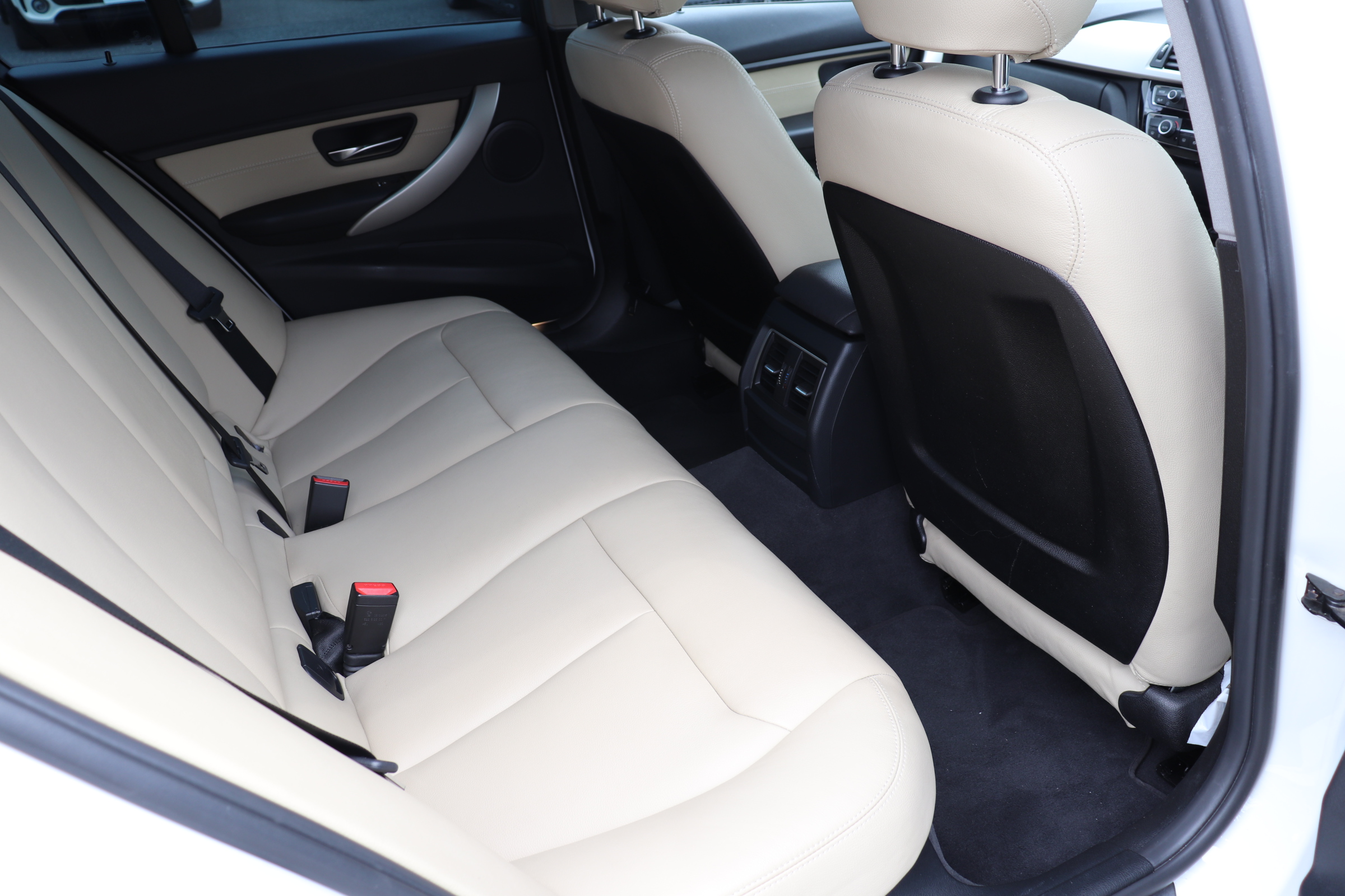 320d ツーリング BEAMコンプリート BEAMフルエアロ BEAM20インチアルミ BEAM4本出しマフラー BEAMダウンサス車両画像14