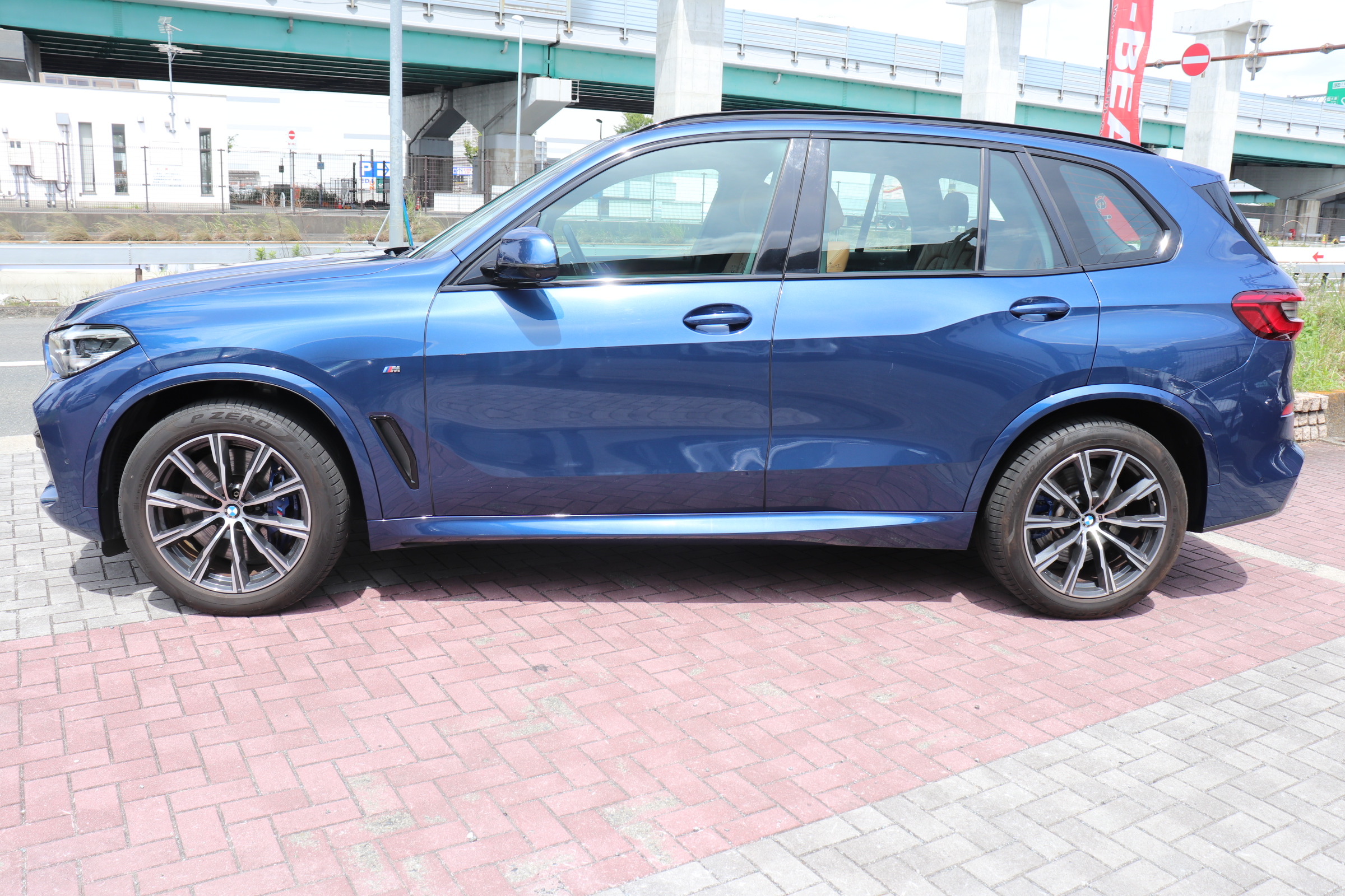 X5 xDrive 35d Mスポーツ パノラマサンルーフ プラスパッケージ ブラウンレザー車両画像02