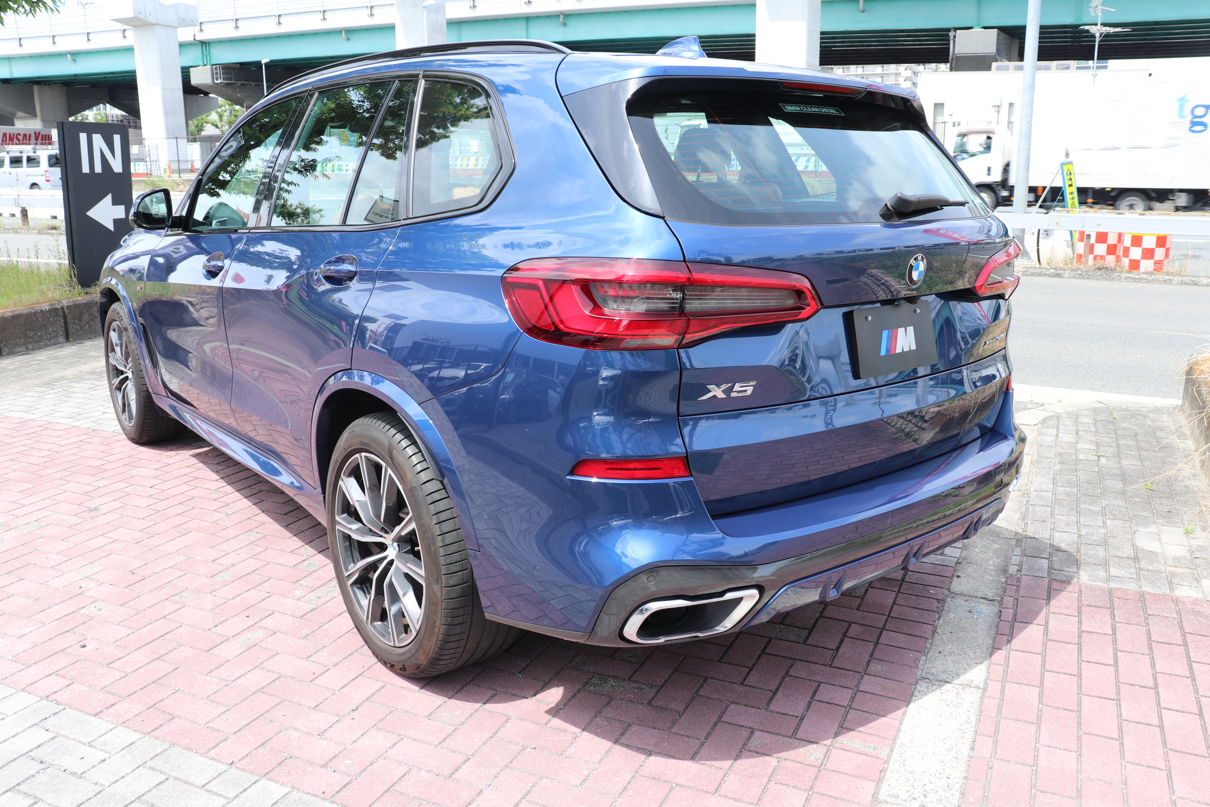 X5 xDrive 35d Mスポーツ パノラマサンルーフ プラスパッケージ ブラウンレザー車両画像03