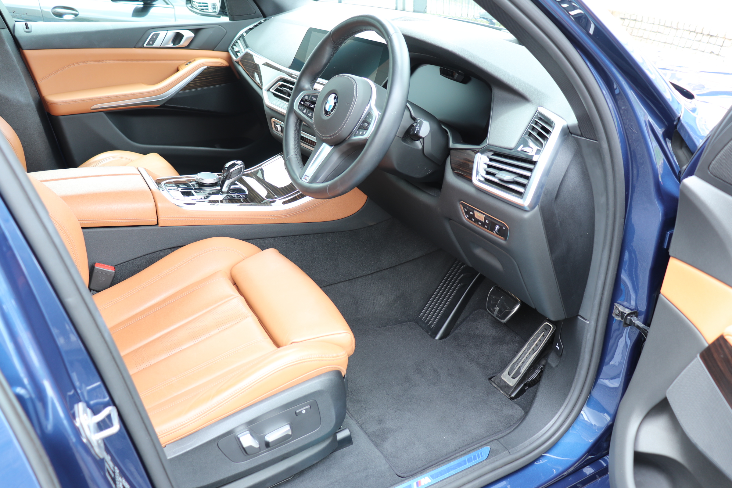X5 xDrive 35d Mスポーツ パノラマサンルーフ プラスパッケージ ブラウンレザー車両画像10