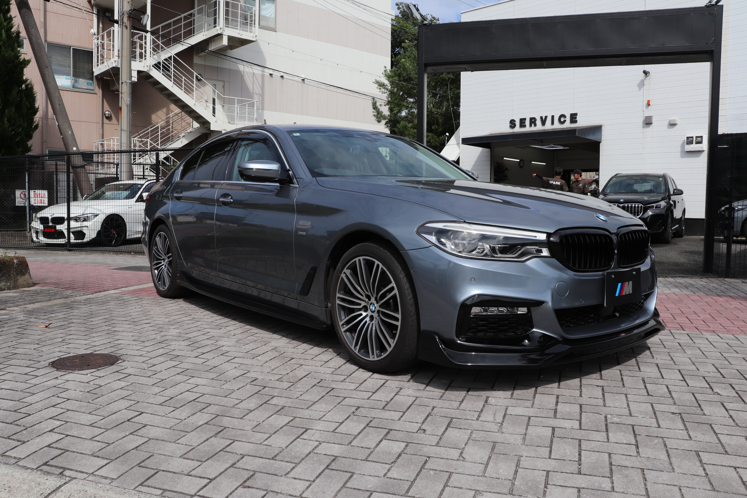 530i  ラグジュアリー BEAMコンプリート Mスポーツフロントバンパー/Mスポーツリアバンパー/BEAMフロントリップスポイラー車両画像07