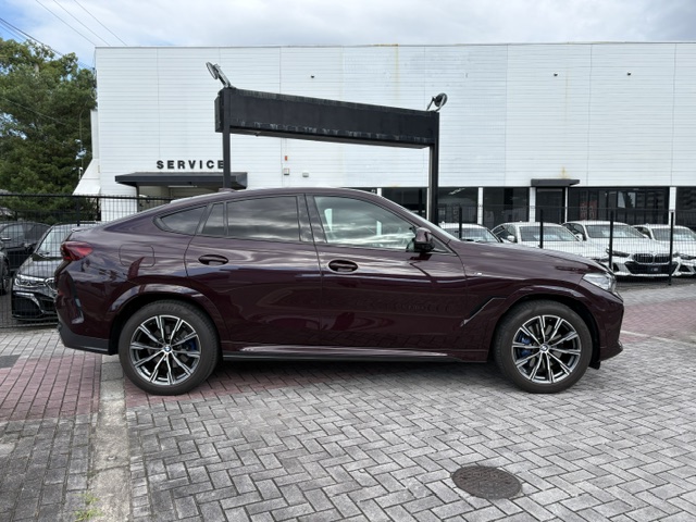 X6 xDrive35d Mスポーツ スカイラウンジパノラマサンルーフ ハーマンカードン マイルドハイブリッド車両画像03