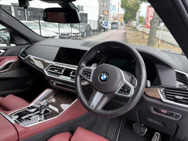 X6 xDrive35d Mスポーツ スカイラウンジパノラマサンルーフ ハーマンカードン マイルドハイブリッド車両画像08