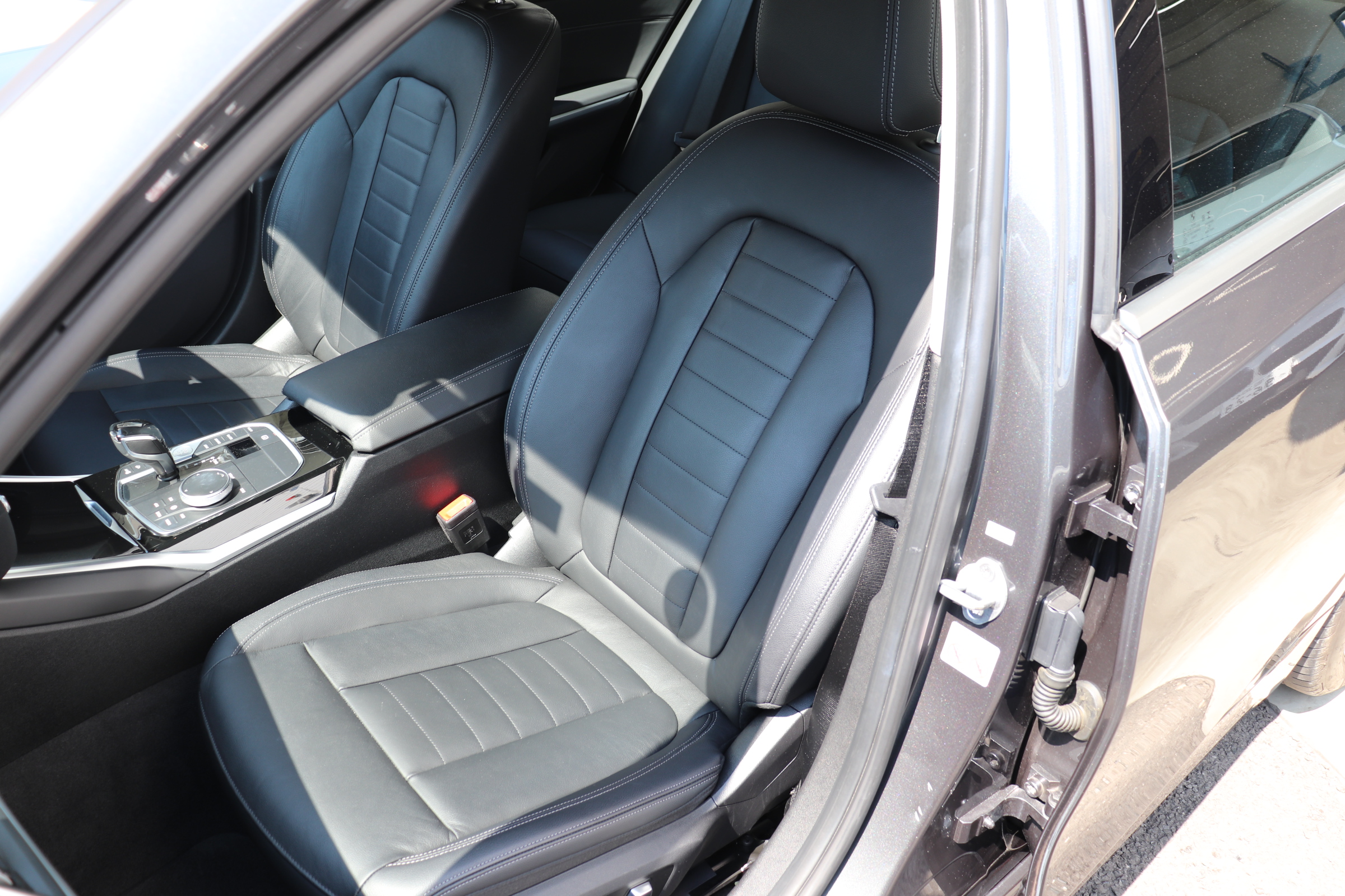 320i スタンダード プラスパッケージ ハイラインパッケージ 黒革 パワーシート車両画像13