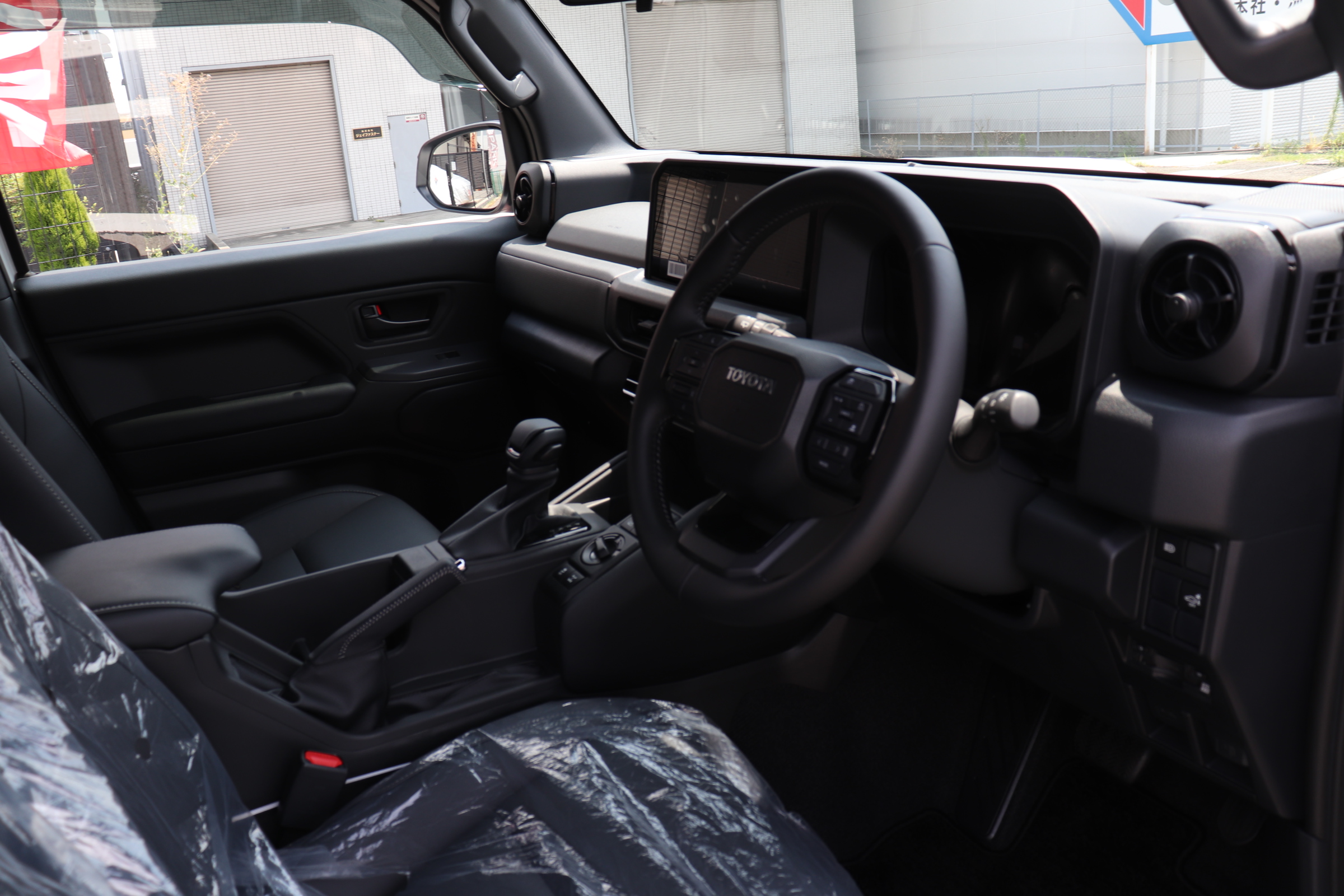 トヨタ ランドクルーザーFJ 2.7VX １２型純正ディスプレイオーディオ　シートヒーター車両画像09