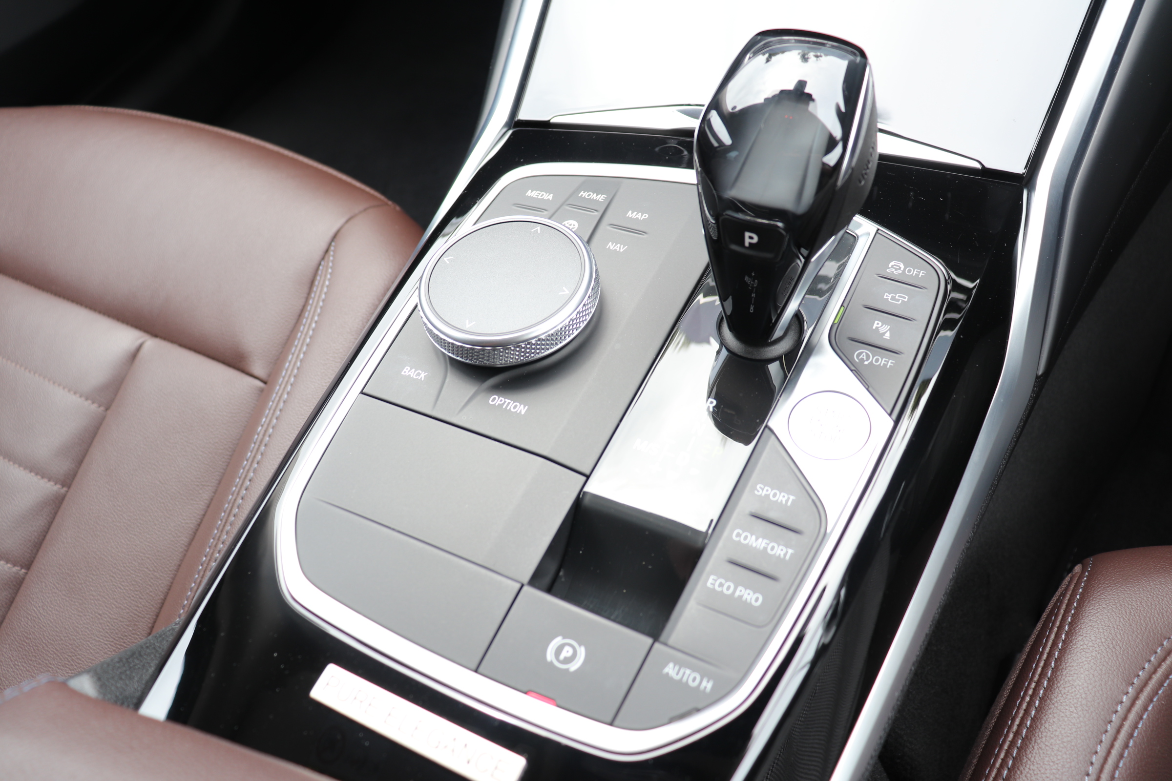 320i ピュアエレガンス 限定100台 茶本革シート パワーシート シートヒーター コンフォートPKG マルチビューカメラ車両画像07