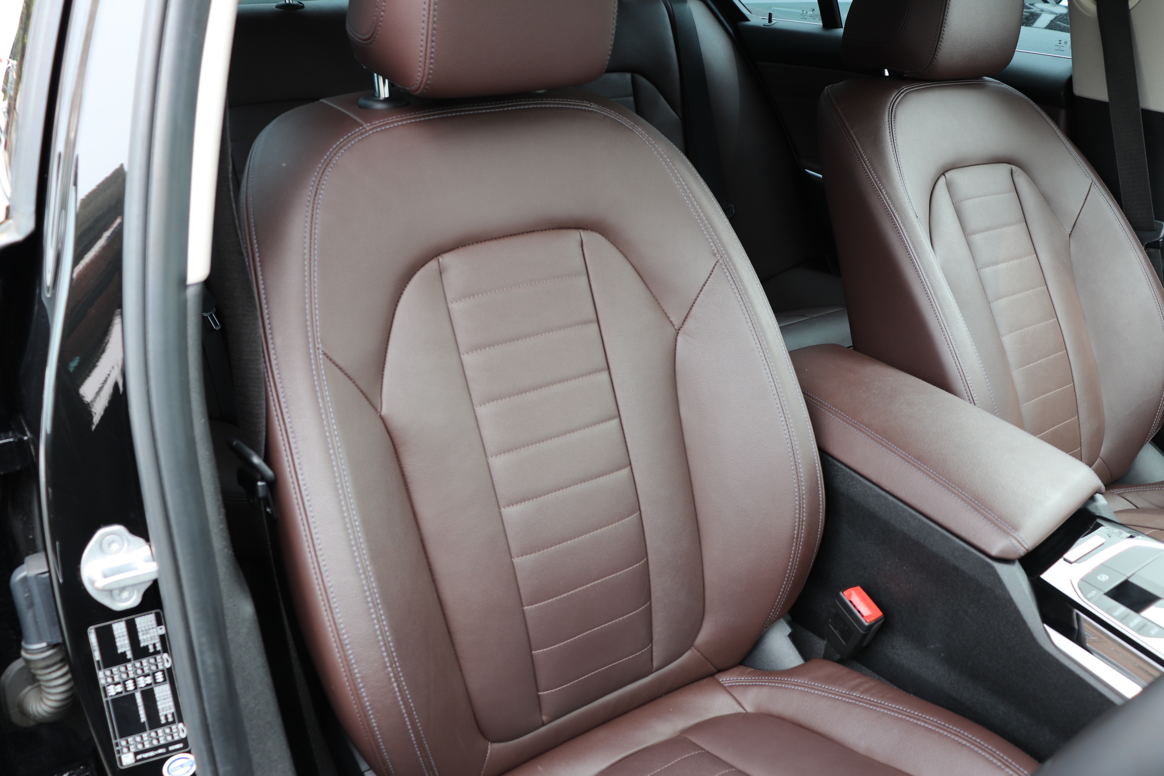 320i ピュアエレガンス 限定100台 茶本革シート パワーシート シートヒーター コンフォートPKG マルチビューカメラ車両画像08